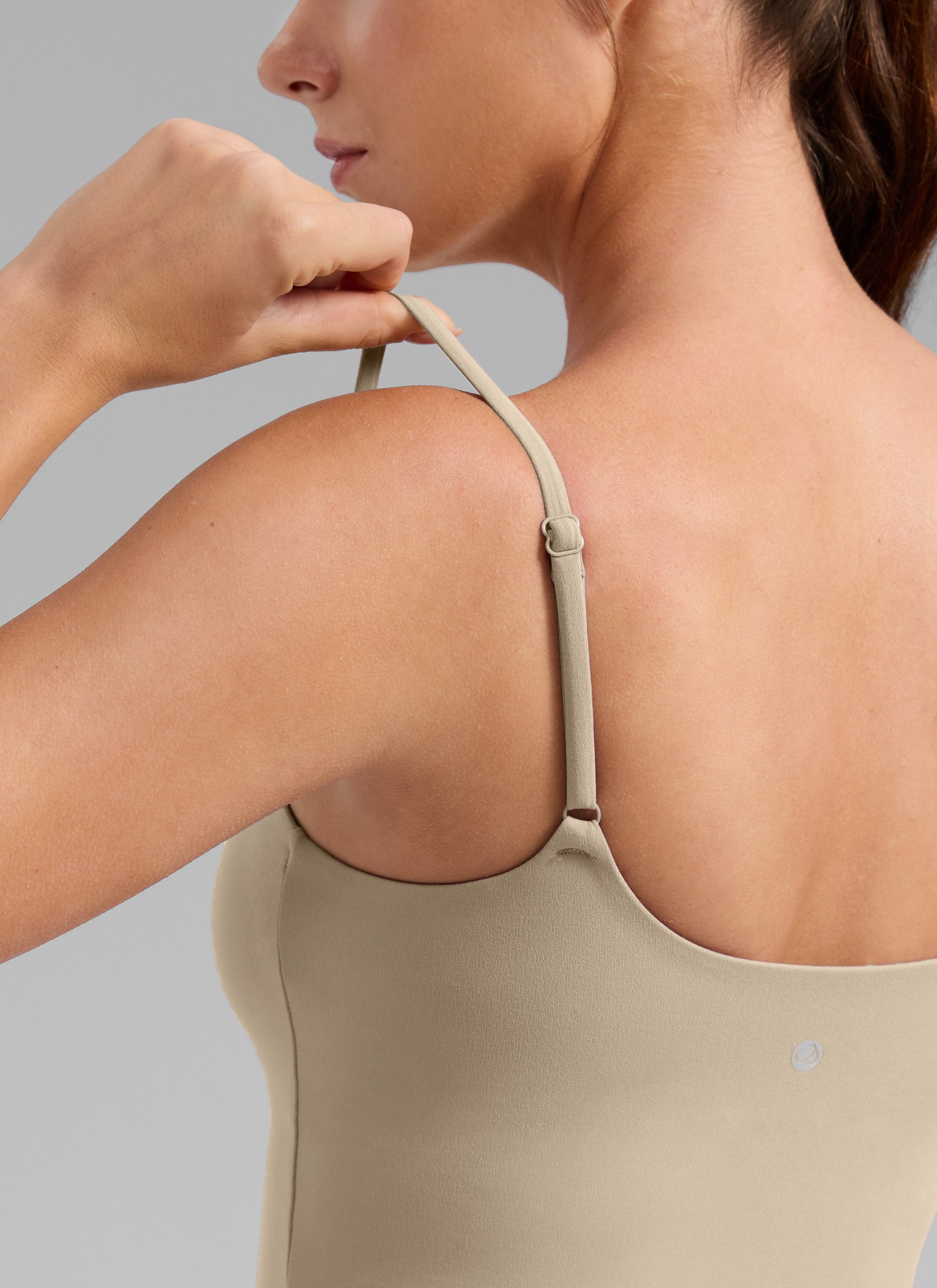 CRZ YOGA Womens Butterlift Scoop Neck U Back Yoga Longline Sports Bra Oak @model_info:Gelya