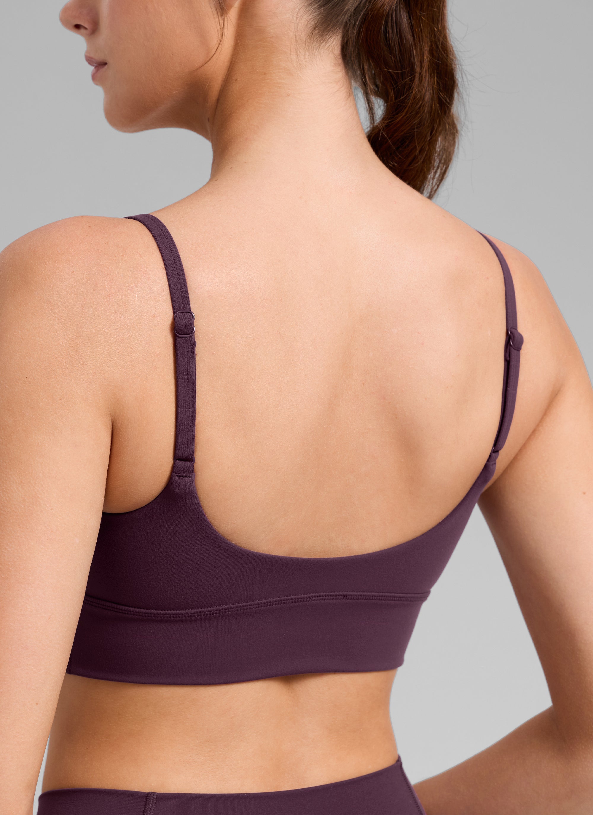 CRZ YOGA Women's Butterlift Yoga Longline Built in Bra Sports Bra Deep Purple @model_info:Gelya
