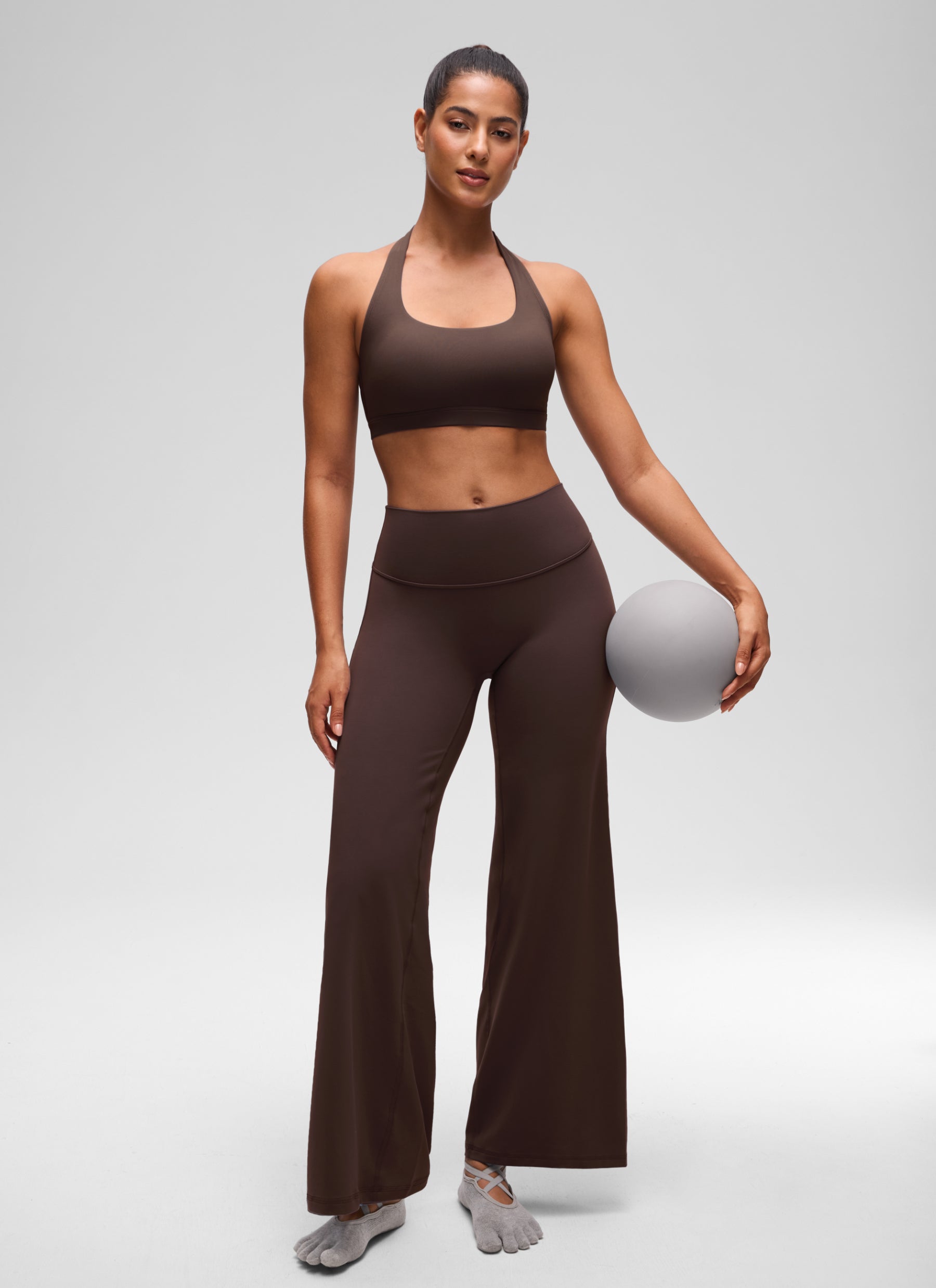 CRZ YOGA Womens Yoga Scoop Neck Padded Open Back Sports Bras Hot Fudge Brown @model_info:Q2