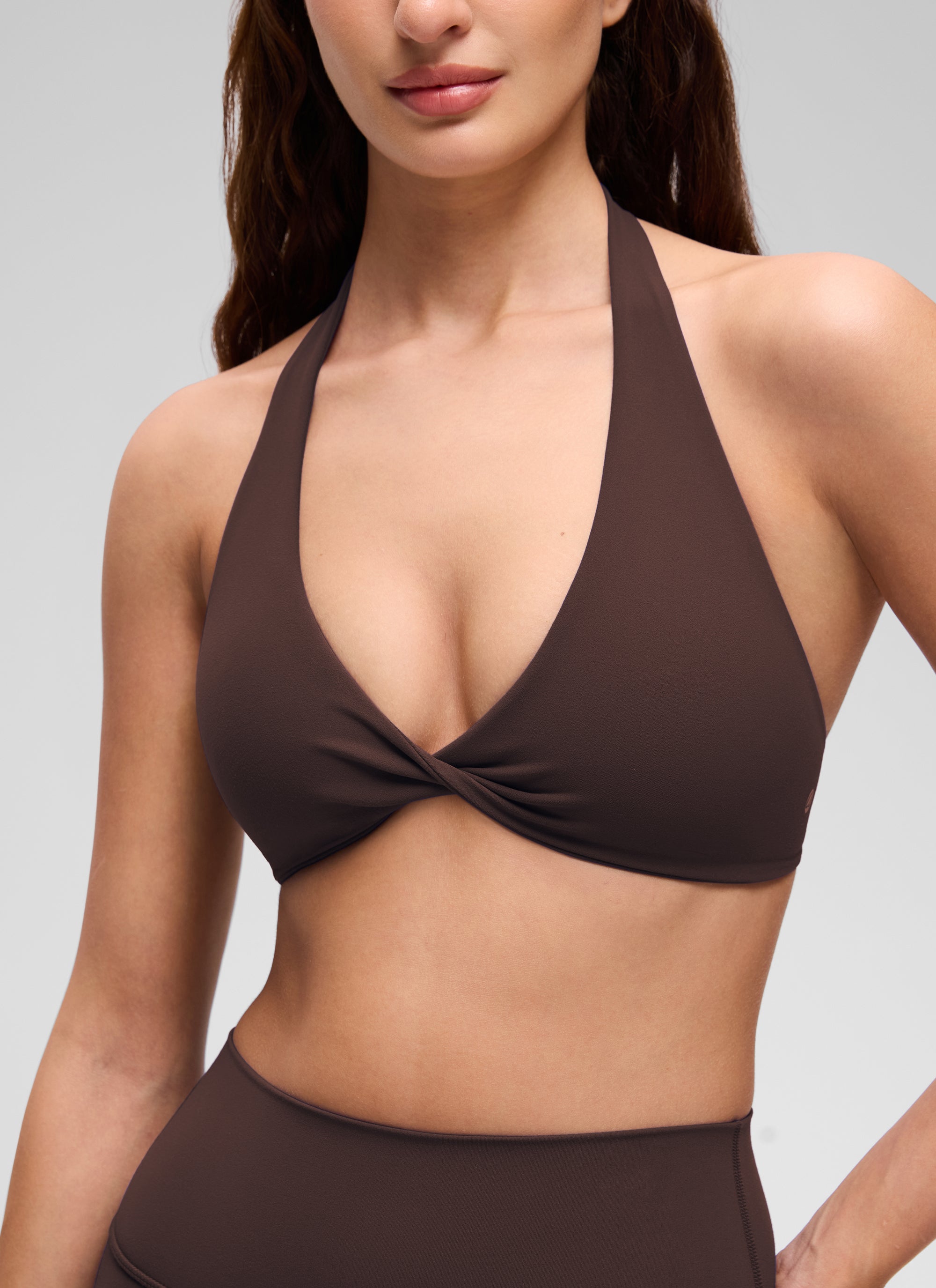 CRZ YOGA Women's Butterluxe Yoga V Neck Crop Double Lined Sports Bra Hot Fudge Brown @model_info:Inga