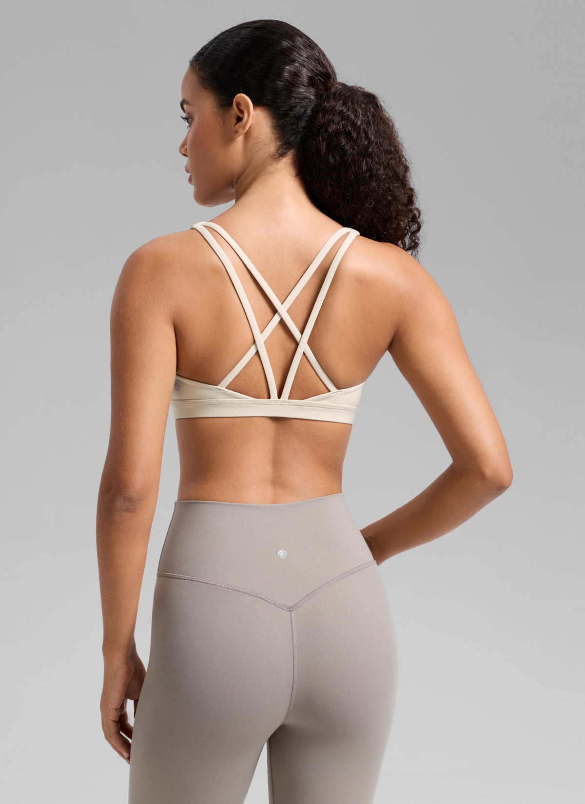 CRZ YOGA Women's Butterlift Workout U Neck Cross Back Sports Bra Mojave Tan