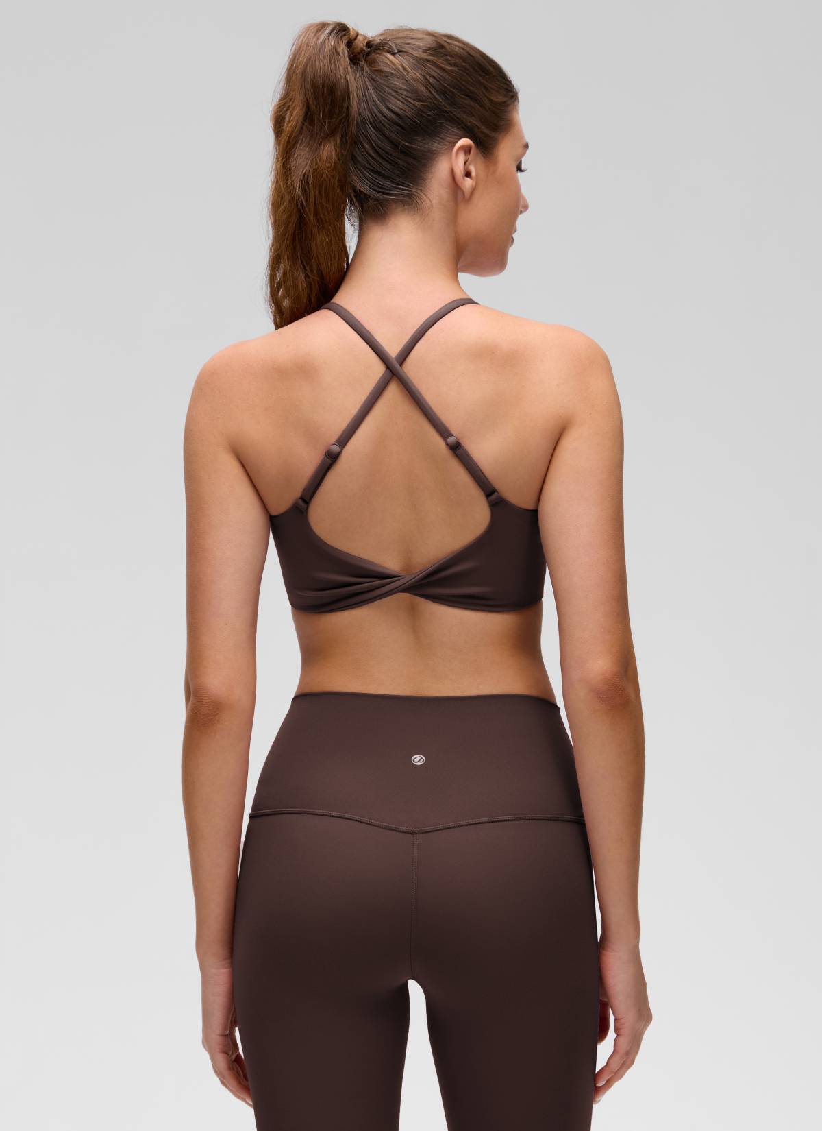 CRZ YOGA Women's Butterluxe Yoga Scoop Neck Twist Cross Back Sport Bra Hot Fudge Brown @model_info:Gelya