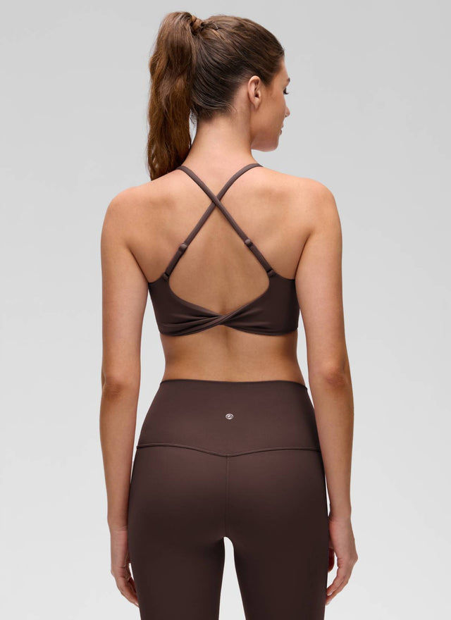 CRZ YOGA Women's Butterluxe Yoga Scoop Neck Twist Cross Back Sport Bra Hot Fudge Brown @model_info:Gelya