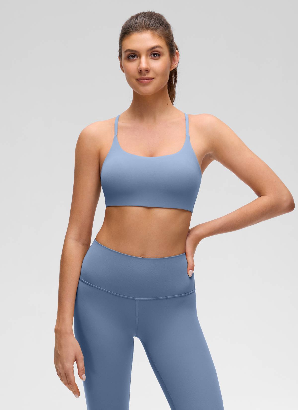 CRZ YOGA Women's Butterluxe Yoga Scoop Neck Twist Cross Back Sport Bra Washed Denim @model_info:Gelya