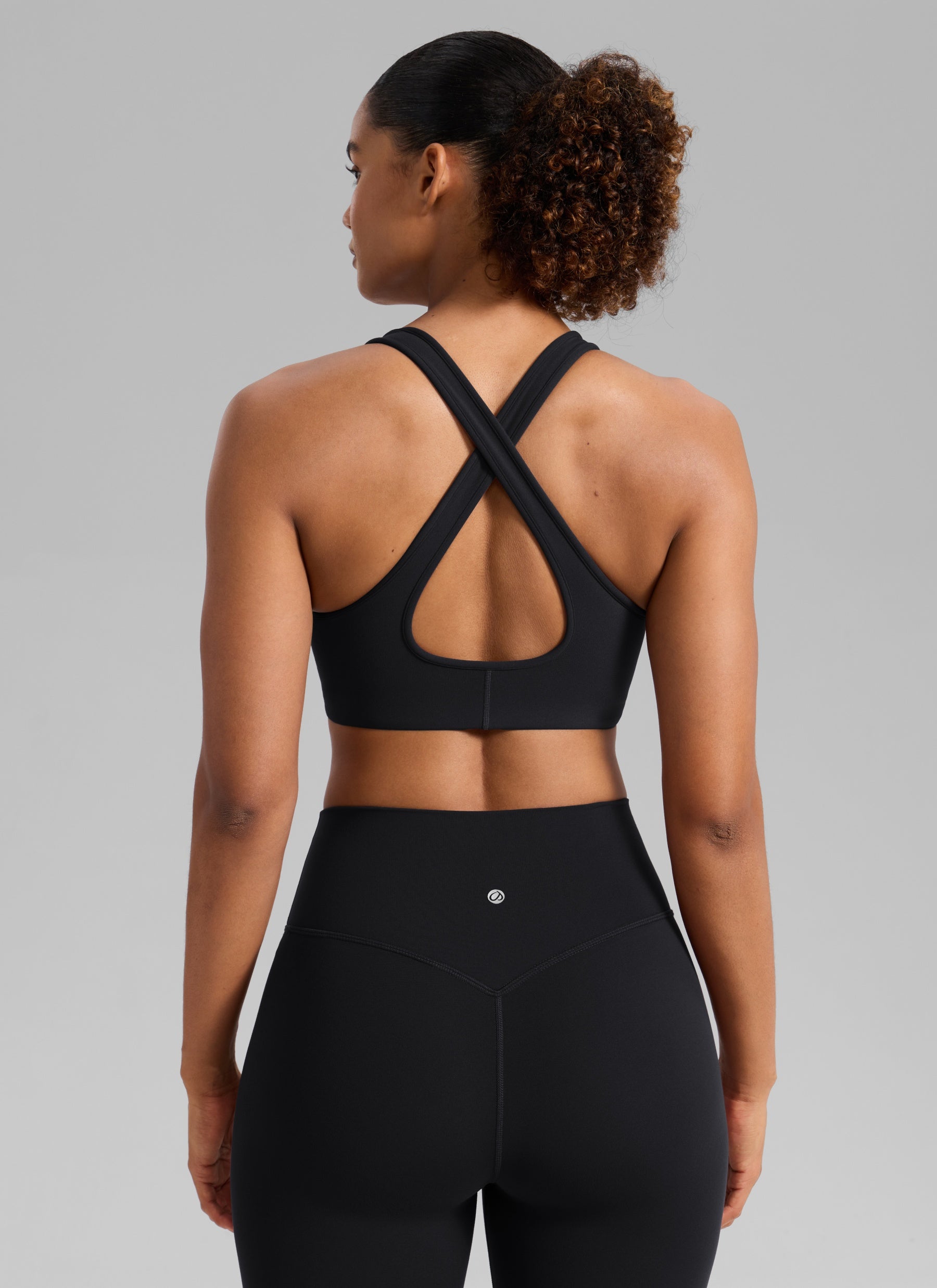 CRZ YOGA Women's Butterlift® Workout Deep V Neck Cross Back Sports Bra Black @model_info:Barbara