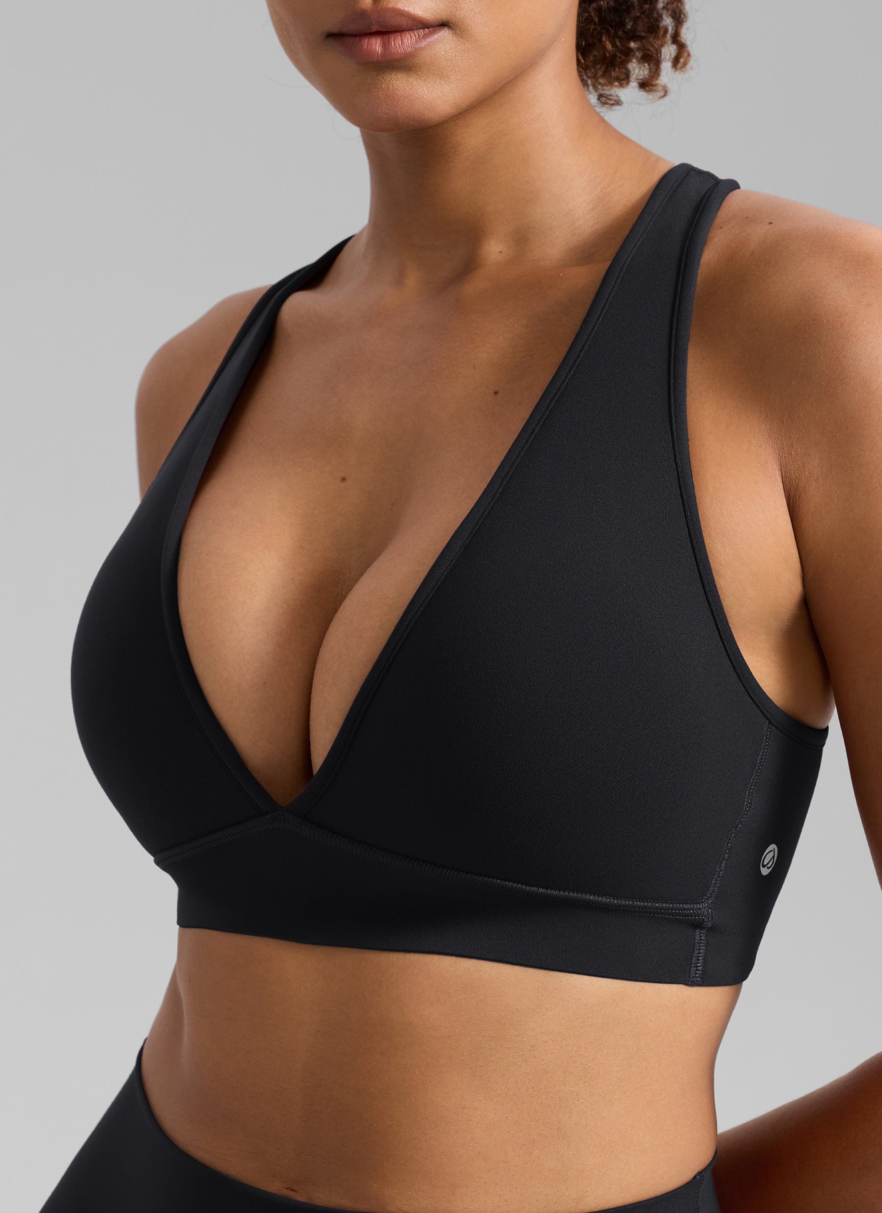 CRZ YOGA Women's Butterlift® Workout Deep V Neck Cross Back Sports Bra Black @model_info:Barbara