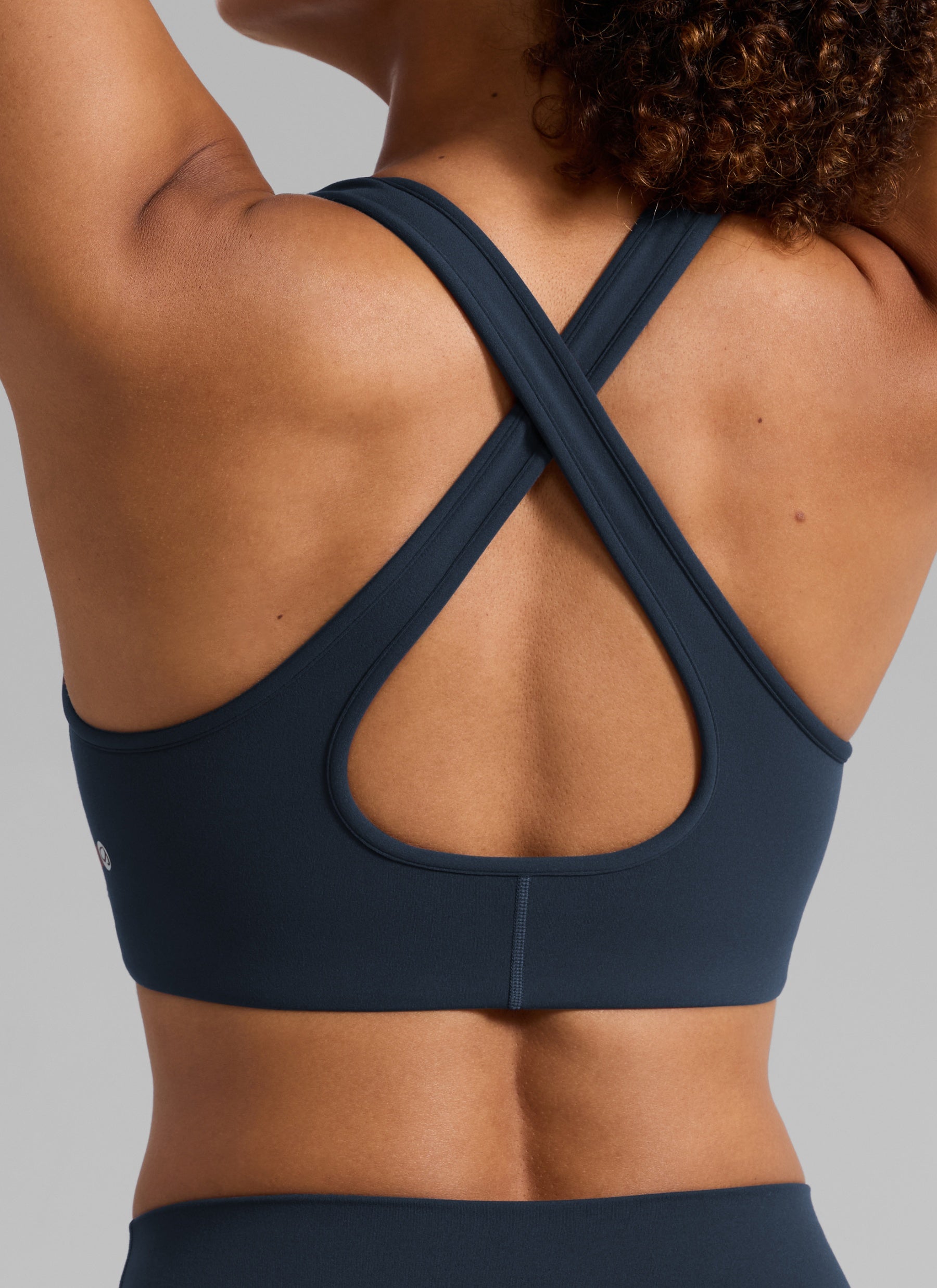 CRZ YOGA Women's Butterlift® Workout Deep V Neck Cross Back Sports Bra True Navy @model_info:Barbara