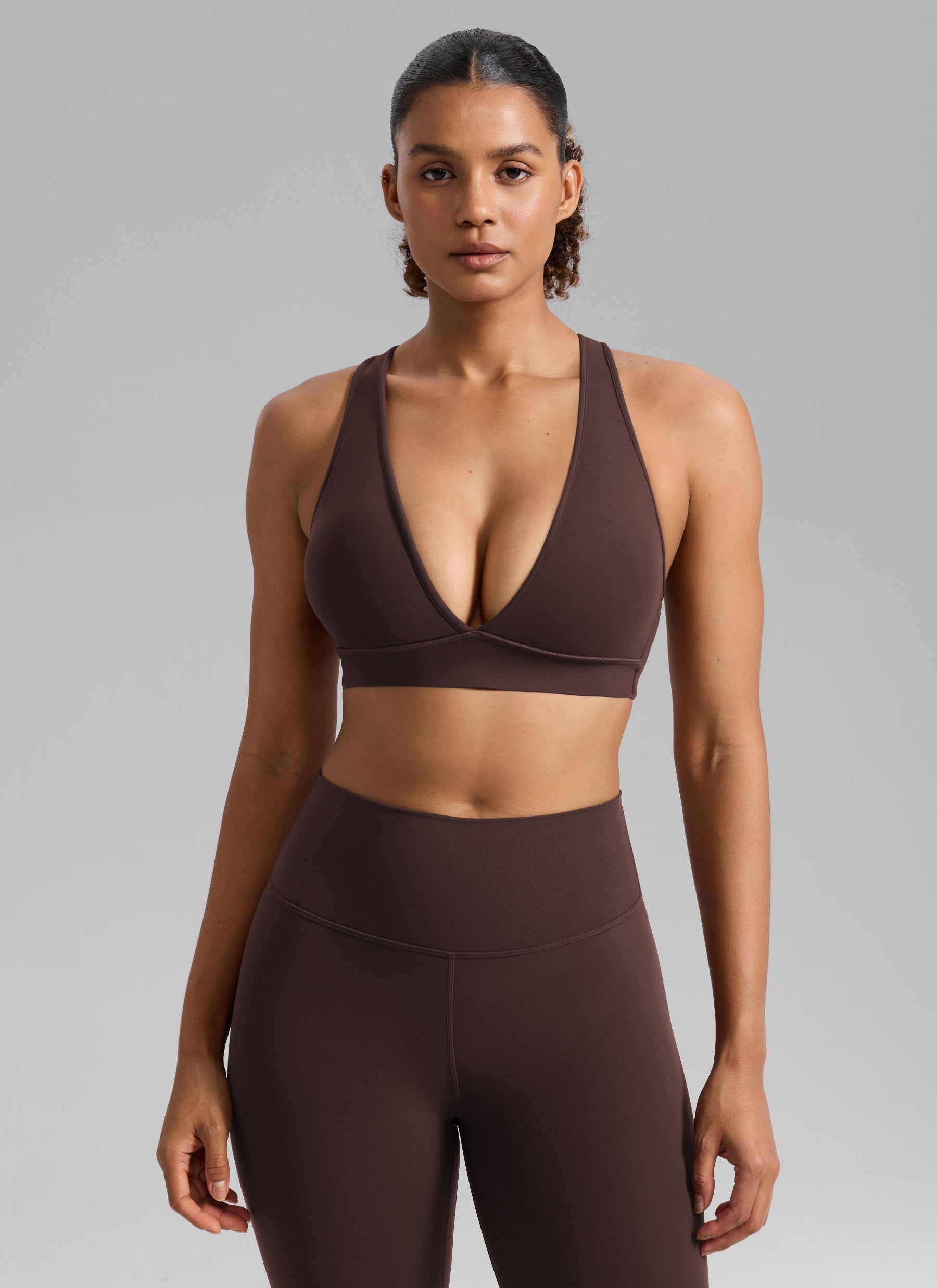 CRZ YOGA Women's Butterlift® Workout Deep V Neck Cross Back Sports Bra Hot Fudge Brown @model_info:Barbara