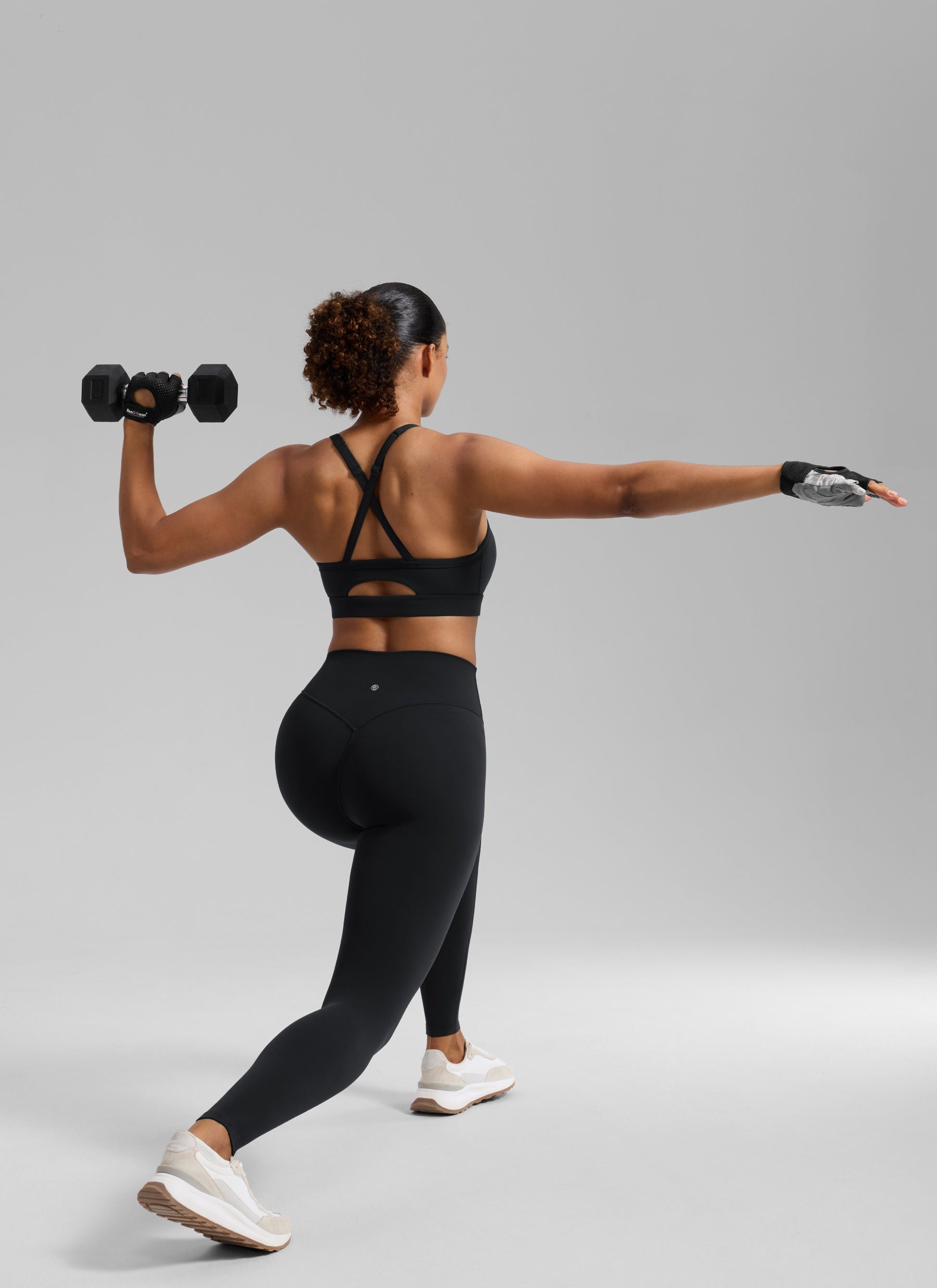 CRZ YOGA Women's Butterlift Yoga U Neck Cross Back Keyhole Sports Bra Black
