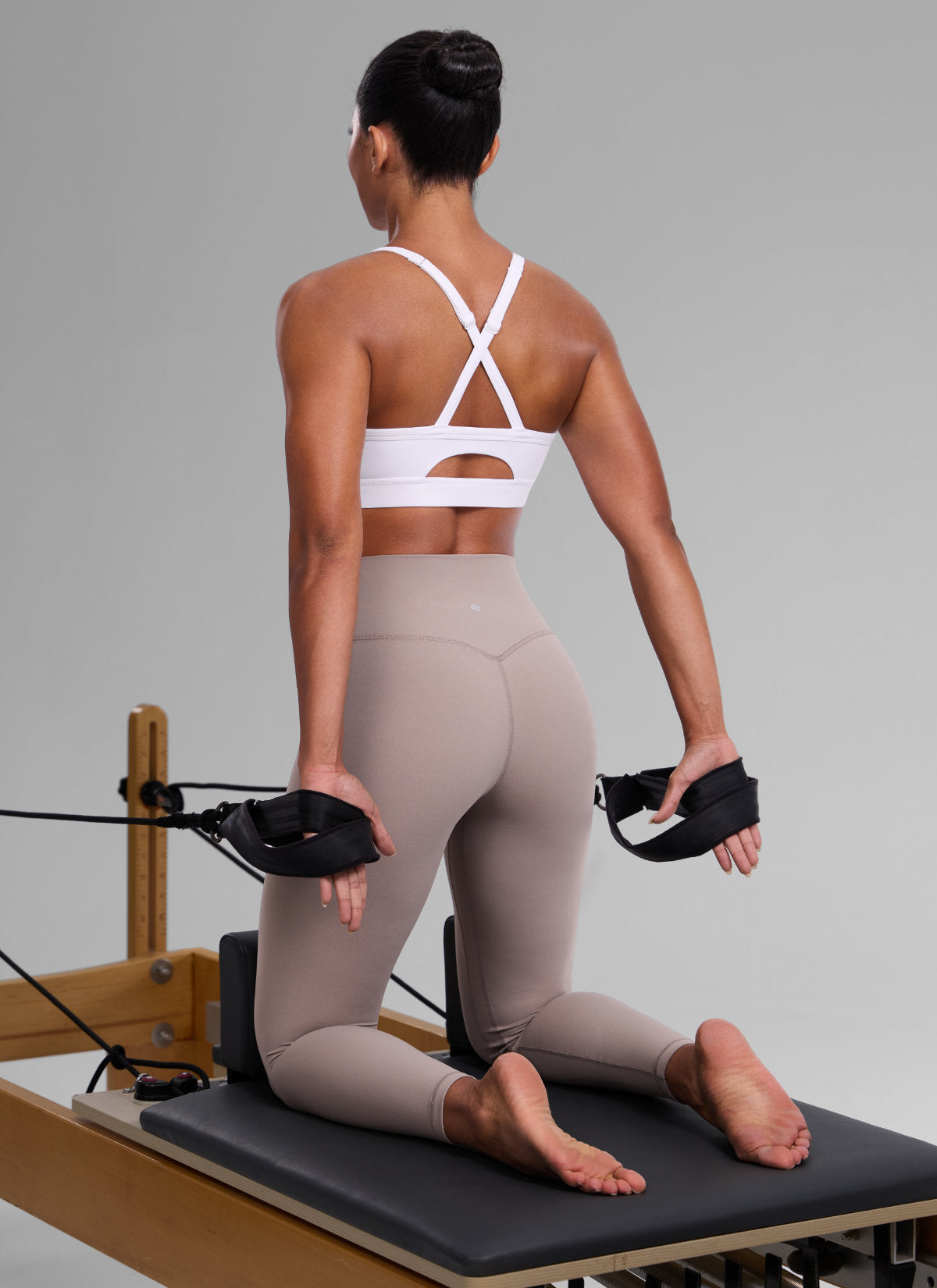 CRZ YOGA Women's Butterlift Yoga U Neck Cross Back Keyhole Sports Bra White @model_info:Crystal