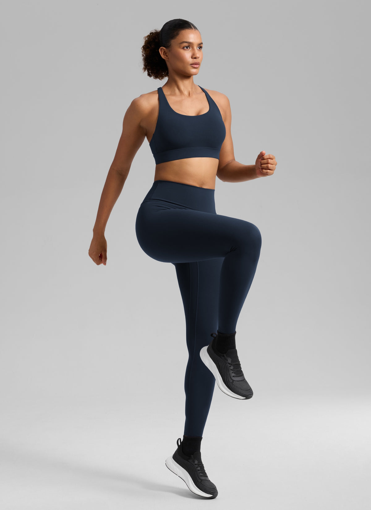 CRZ YOGA Women's Butterlift® Workout Crewneck Cross Back Sports Bra True Navy @model_info:Barbara