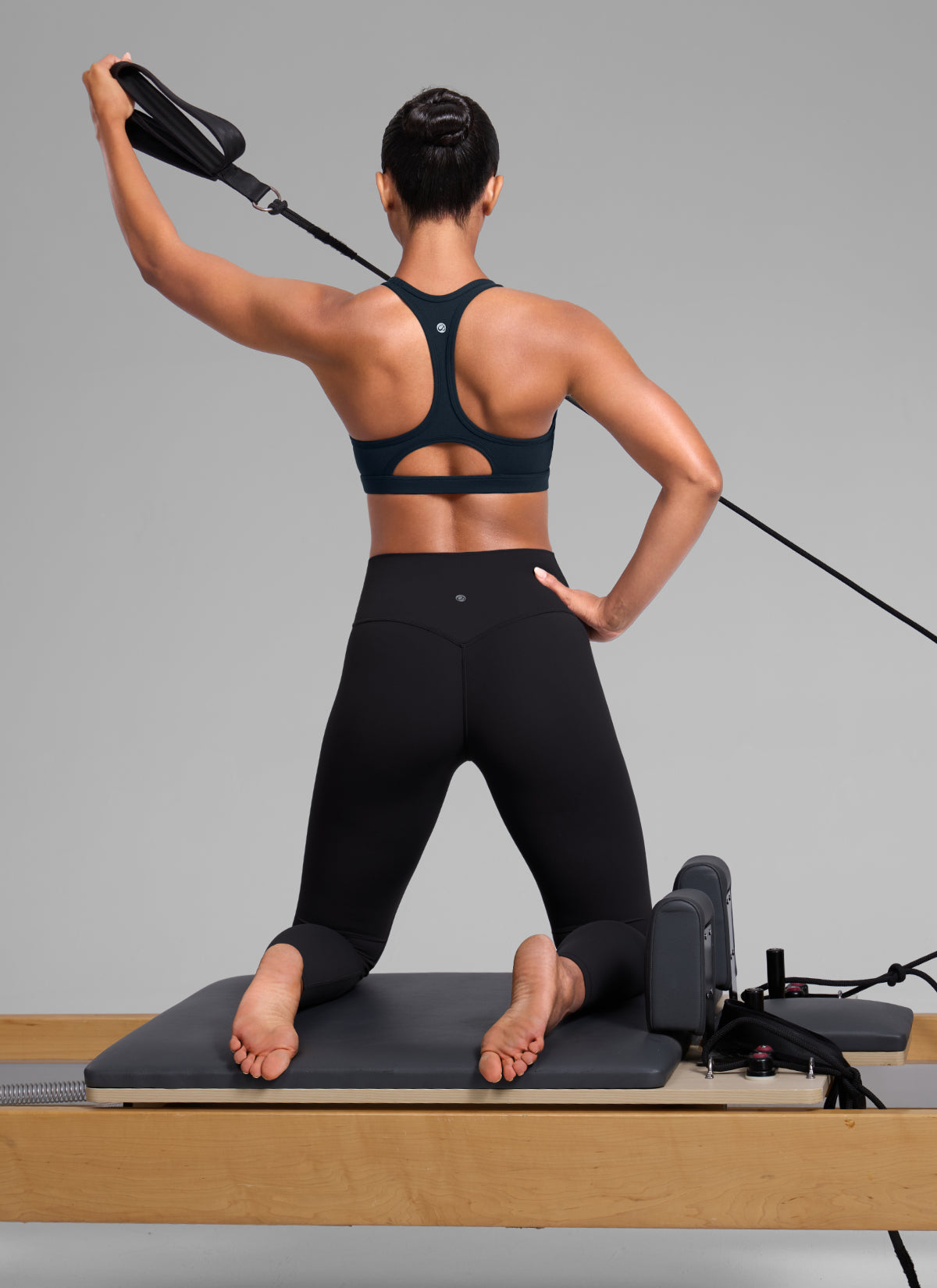 CRZ YOGA Women's Butterlift Yoga U Neck Racerback Keyhole Sports Bra True Navy @model_info:Crystal