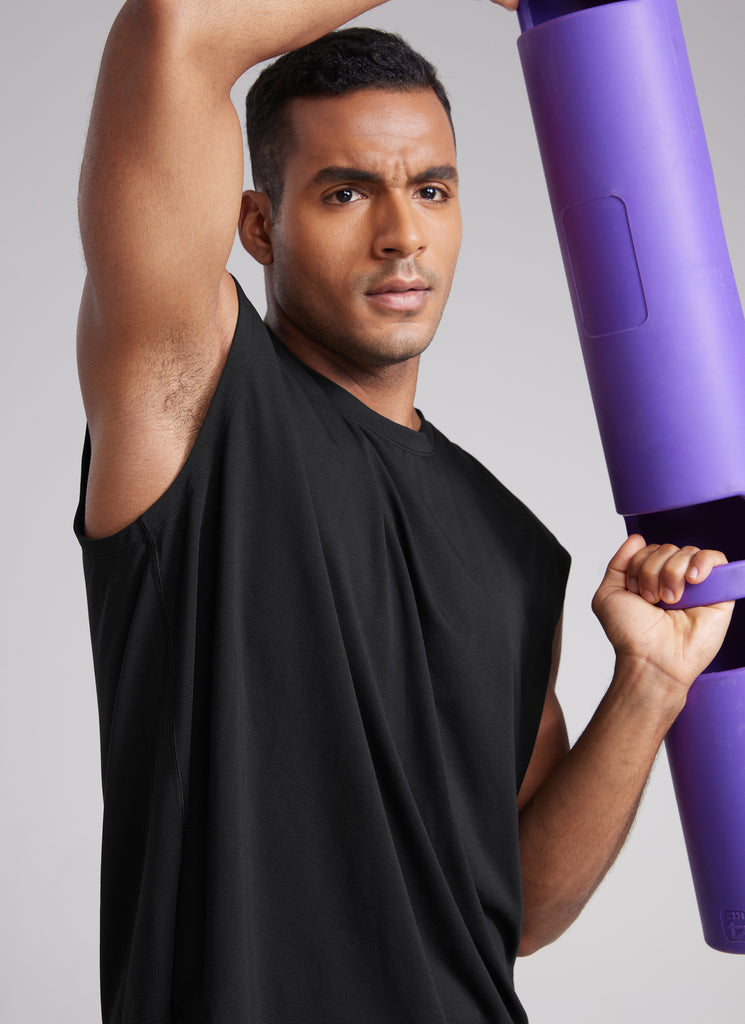 CRZ YOGA Men's Mesh Quick Dry Workout Relaxed Fit Tank Tops Sleeveless Black