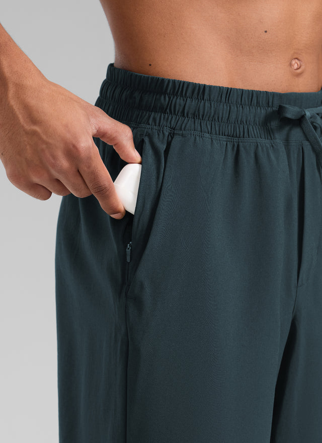 CRZ YOGA Men's Train Relaxed Fit Feathery-Fit Linerless Shorts 9'' Melanite @model_info:R