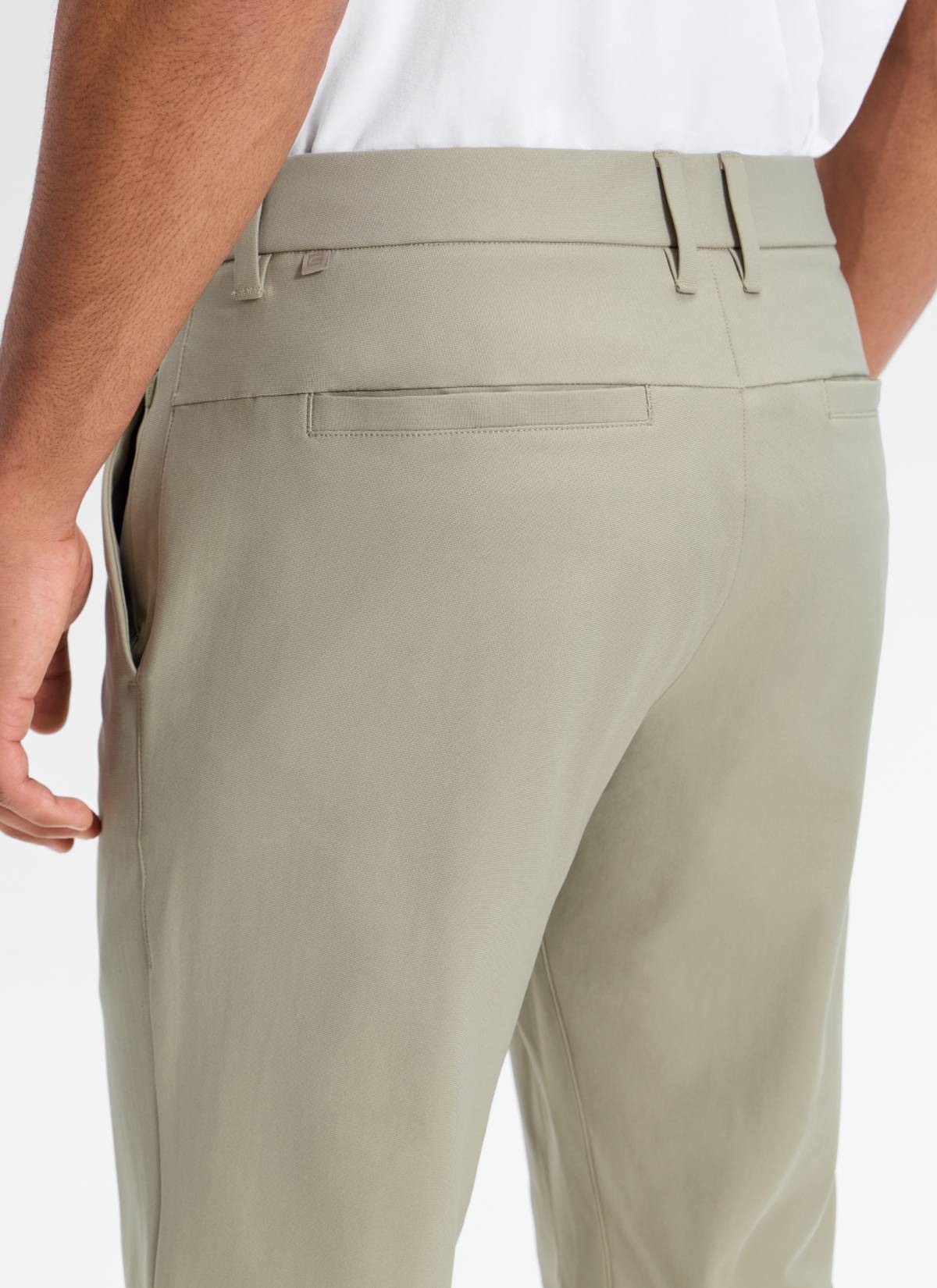 CRZ YOGA Mens Work Classic Fit All-Day Comfort Golf Pants Pockets 32'' Khali Barley @model_info:Rafeal