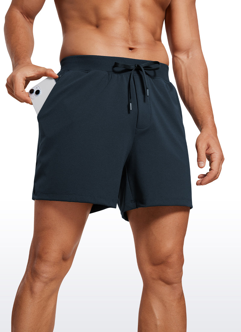 CRZ YOGA Men's Train Relaxed Fit On the Travel Linerless Shorts 5'' True Navy @model_info:Mazi