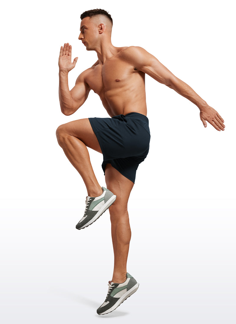 CRZ YOGA Men's Train Relaxed Fit On the Travel Linerless Shorts 5'' True Navy @model_info:Mazi