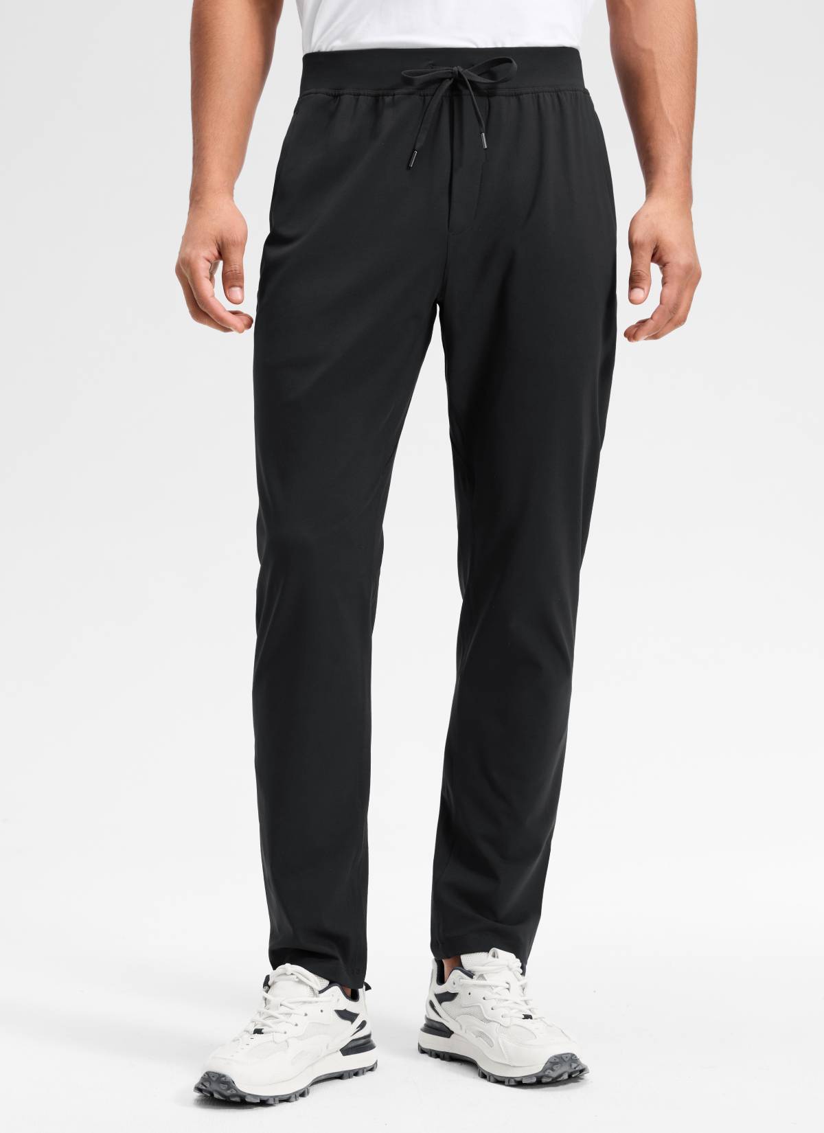 CRZ YOGA Men's Train Relaxed Fit On the Travel Pants 30'' Black @model_info:Rafael