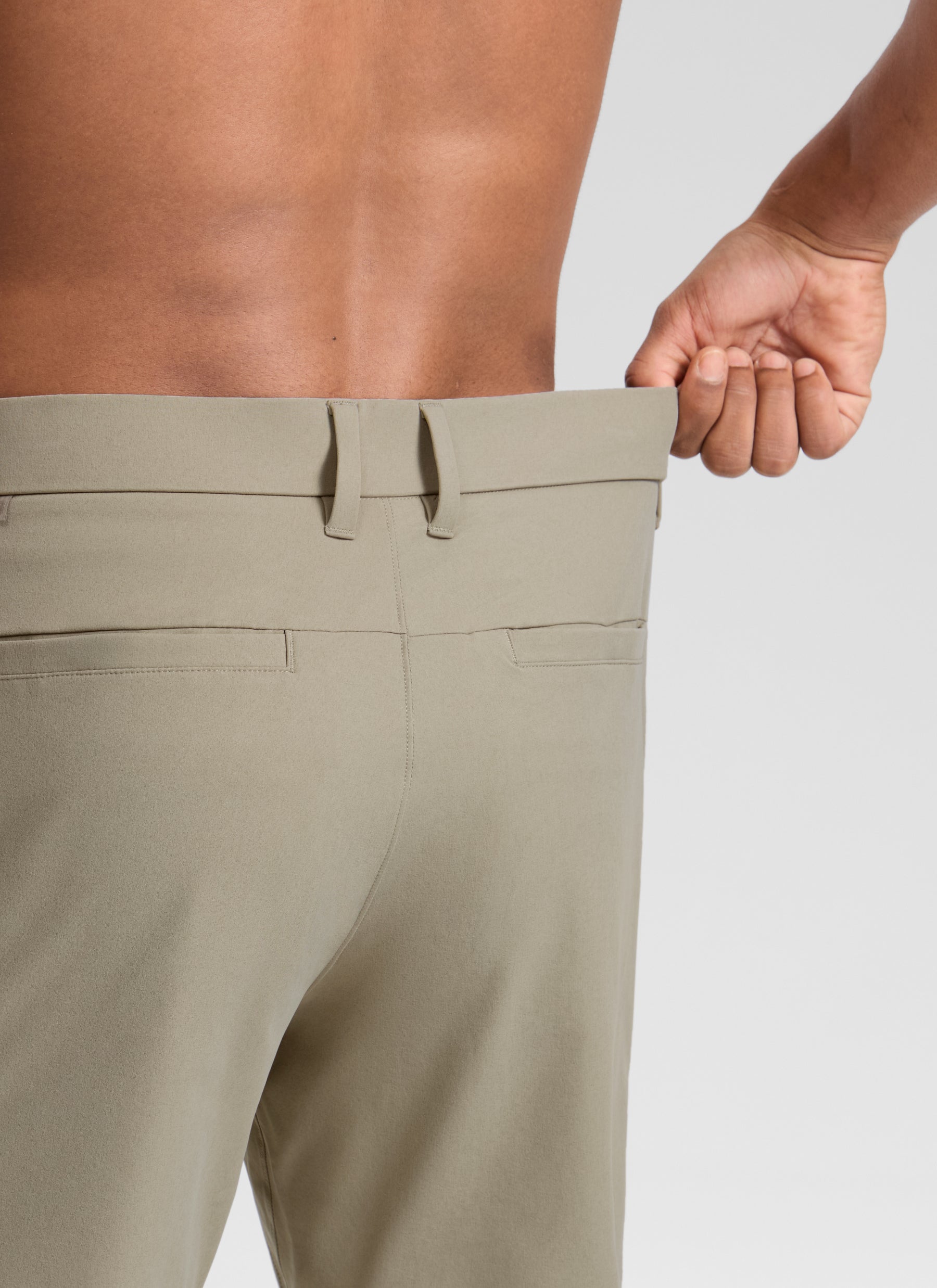 CRZ YOGA Men's BreezeLite Lightweight Golf Mid Rise Pocket Pant 30