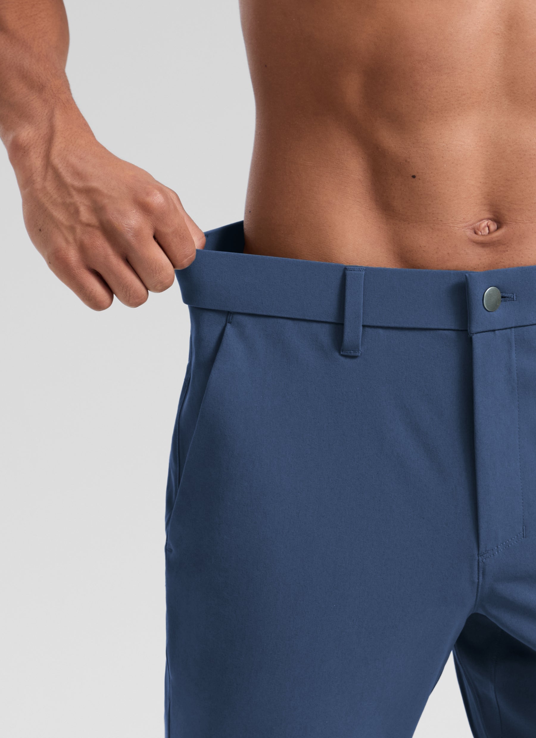CRZ YOGA Men's BreezeLite Lightweight Golf Mid Rise Pocket Pant 30