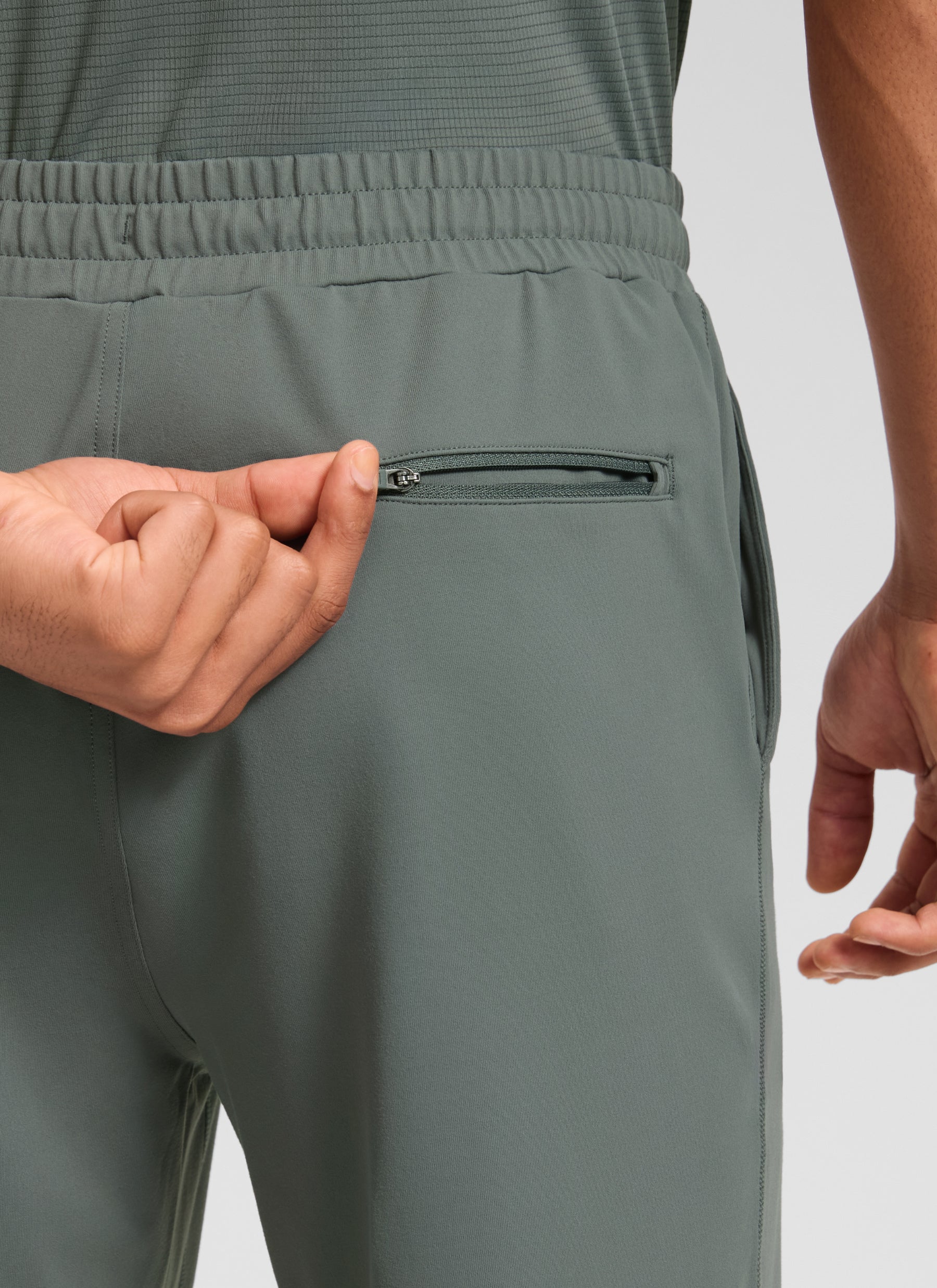 CRZ YOGA Men's Workout Casual Mid Rise Drawstring Pocket Jogger 29
