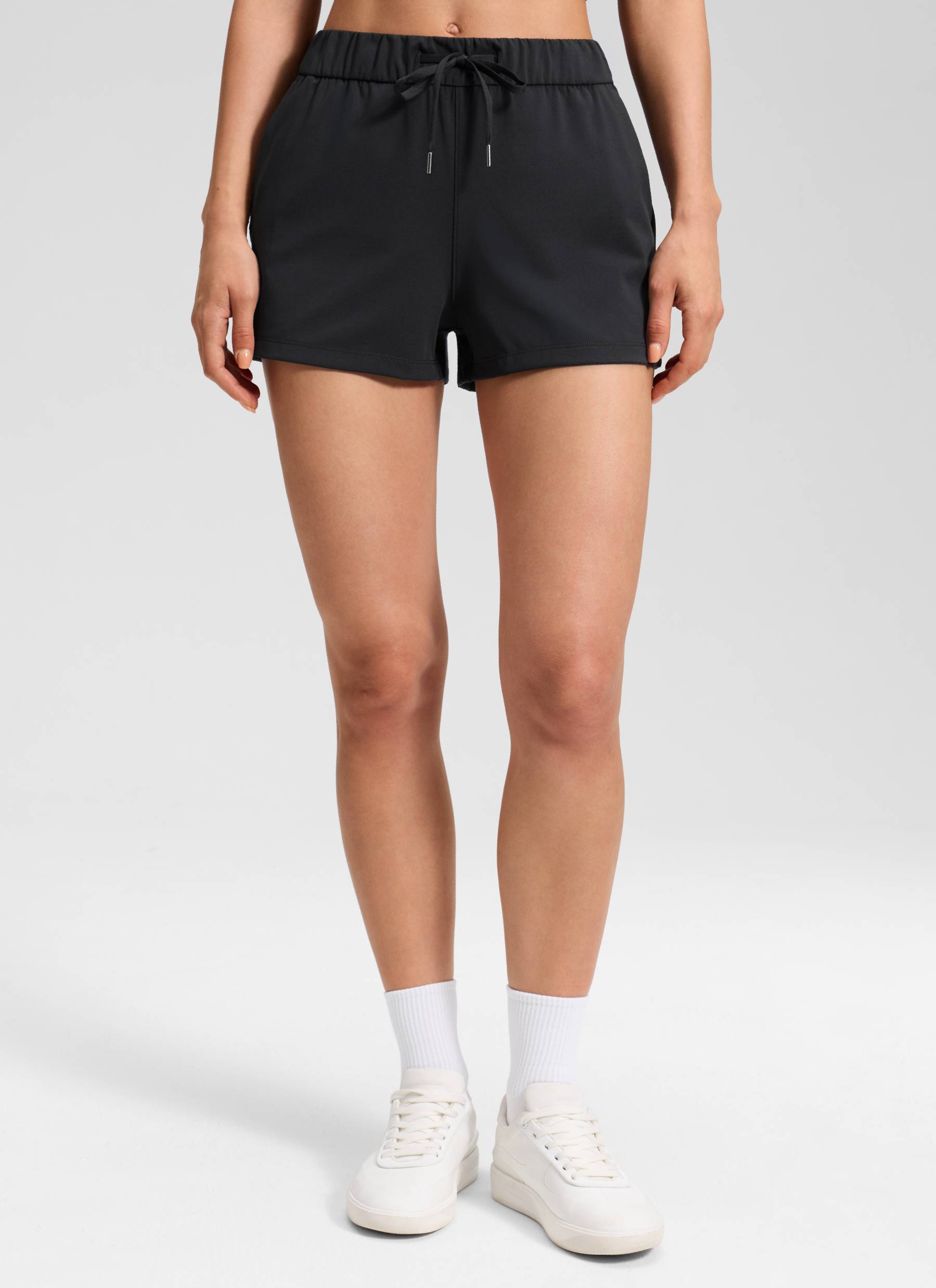 CRZ YOGA Women's Travel Stretch Mid-Rise Drawstring Shorts 2.5