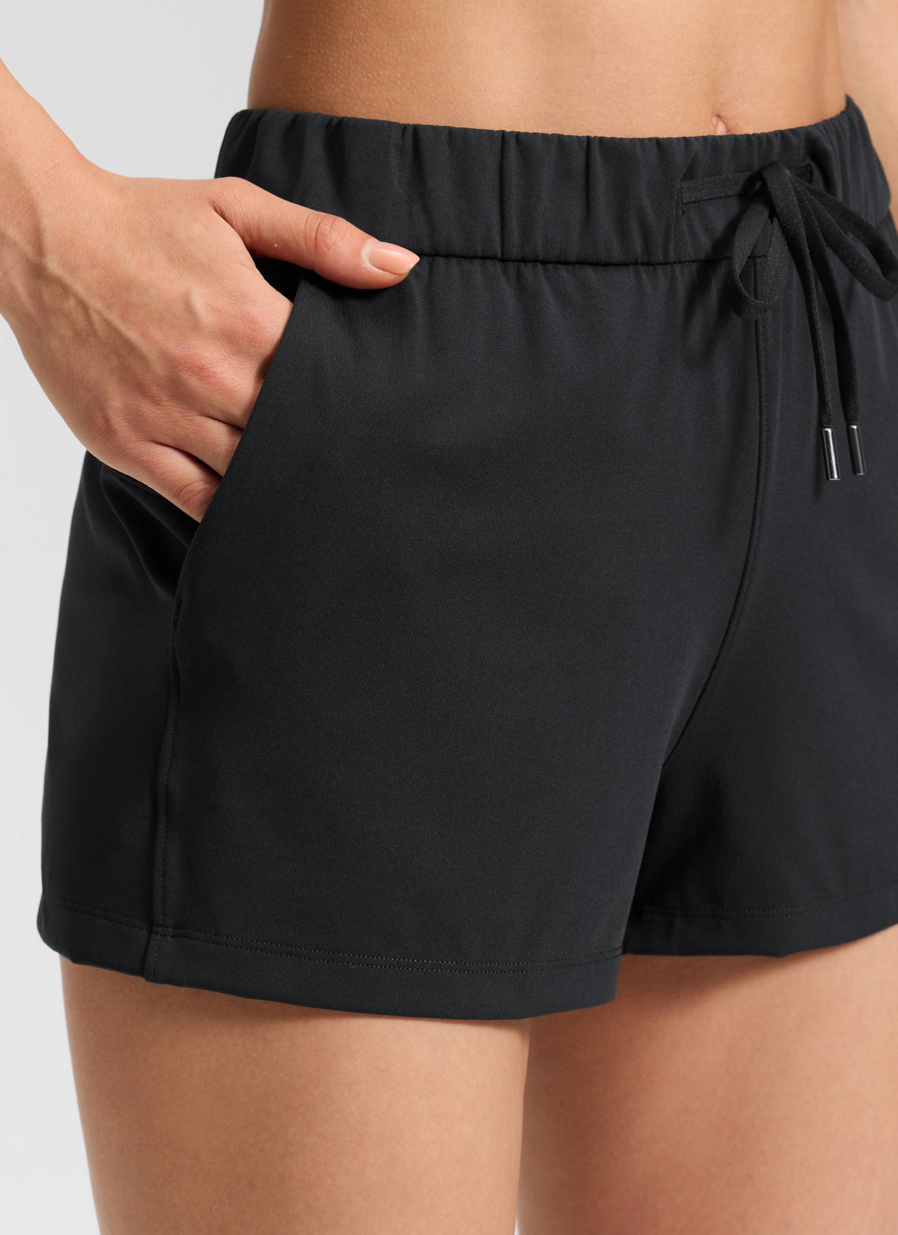 CRZ YOGA Women's Travel Stretch Mid-Rise Drawstring Shorts 2.5