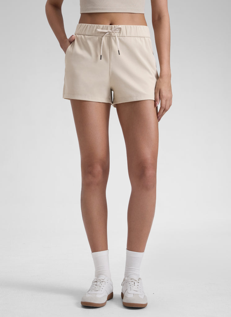 CRZ YOGA Women's Travel Stretch Mid-Rise Drawstring Shorts 2.5" Mojave Tan