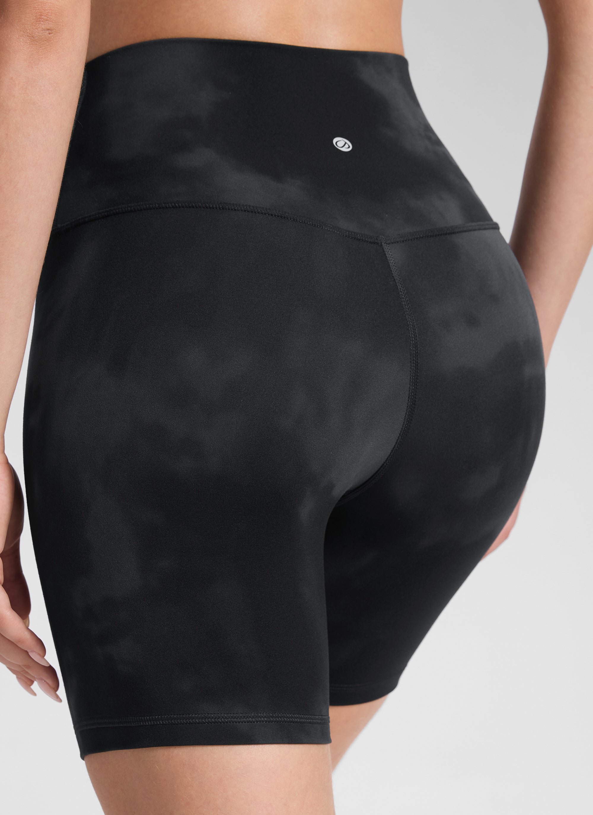 CRZ YOGA Women's Yoga High Rise Biker Shorts Butterluxe Shorts 6'' Black Tie Dye Flowers @model_info:Malisa