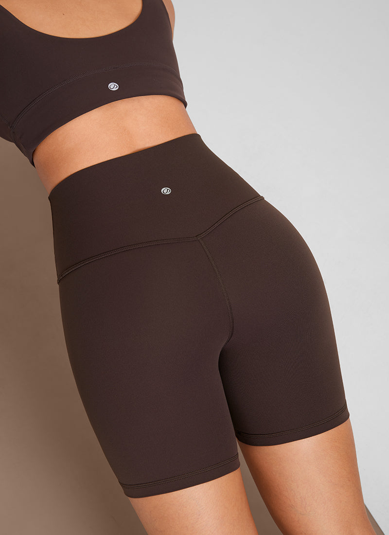 CRZ YOGA Women's Yoga High Rise Biker Shorts Butterluxe Shorts 6'' Hot Fudge Brown @model_info:Fiona
