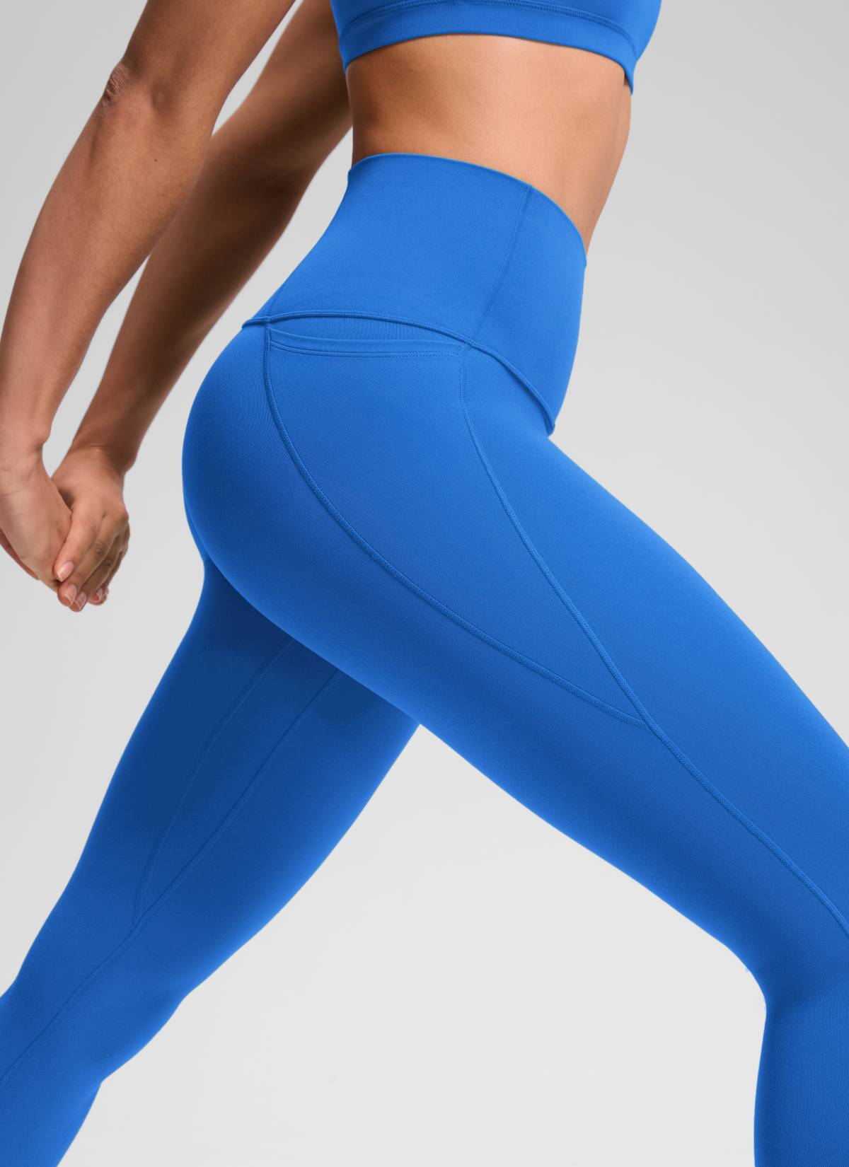CRZ YOGA Women's Yoga High Rise Butterluxe Capri with Pockets 21'' Sparkle Blue @model_info:Fiona