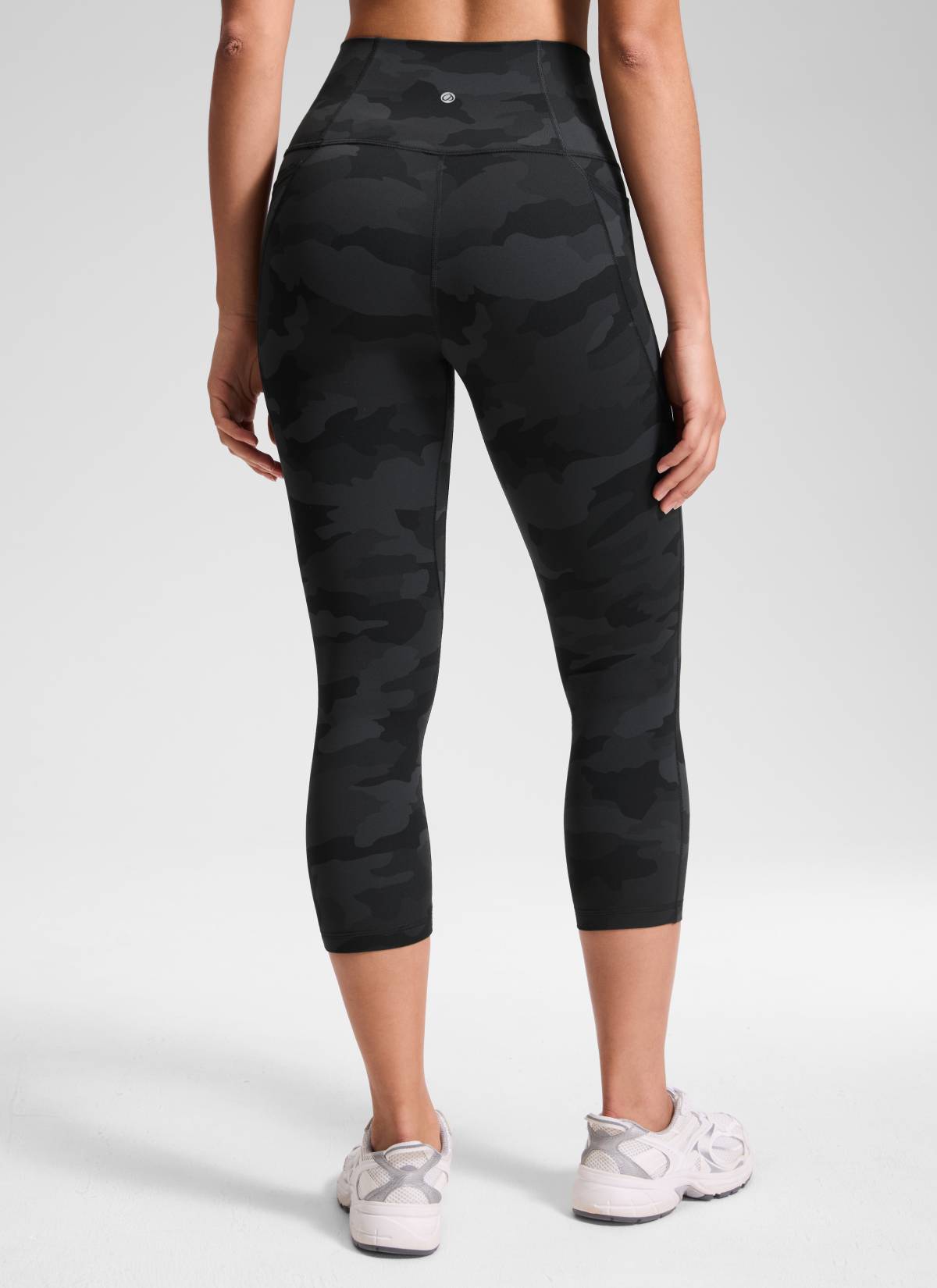 CRZ YOGA Women's Yoga High Rise Butterluxe Capri with Pockets 21'' Dark Grey Camouflage 2 @model_info:Fiona