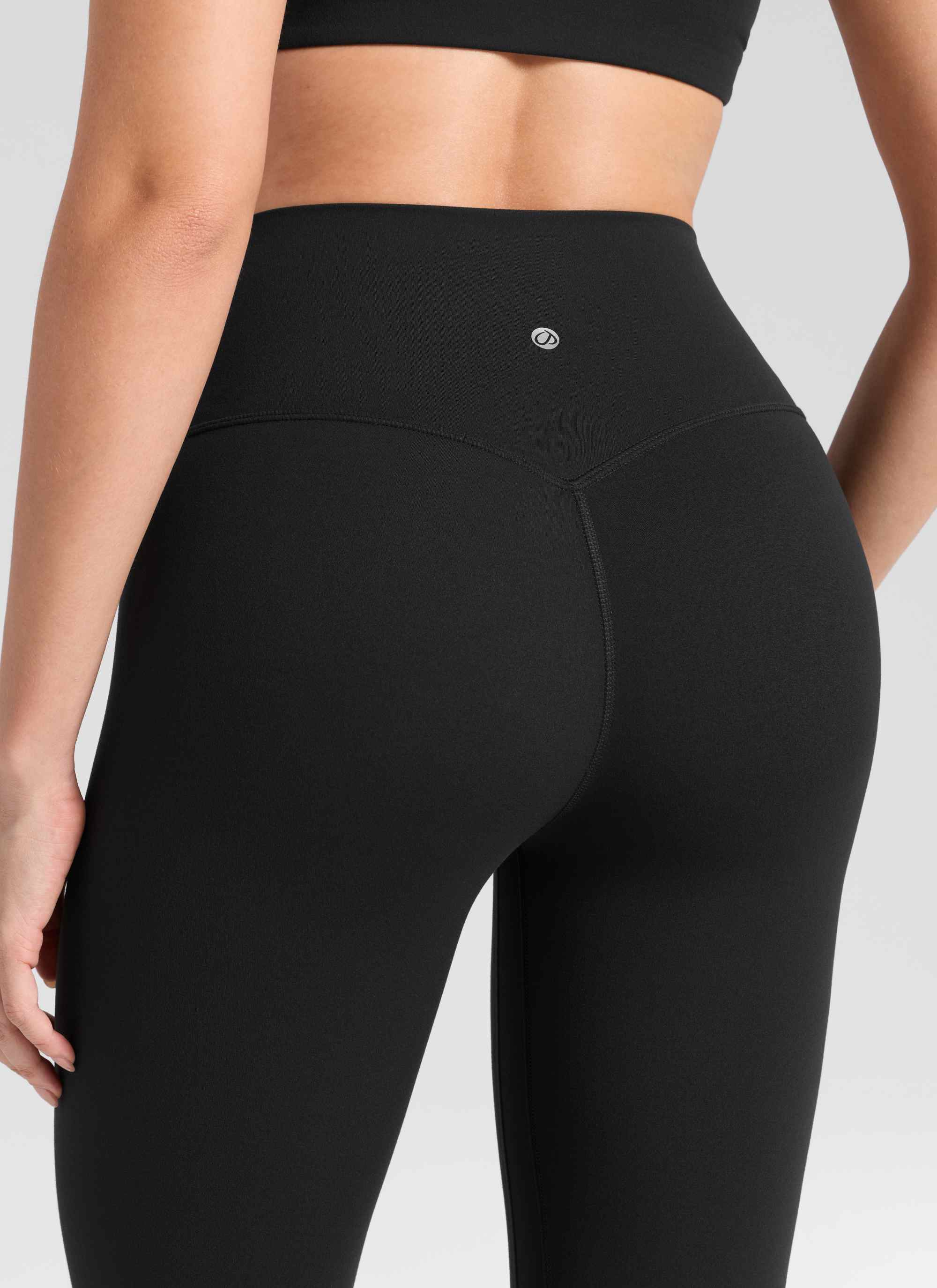 CRZ YOGA Women's Workout High Rise Butterlift Yoga Leggings 25'' Black @model_info:Bruna