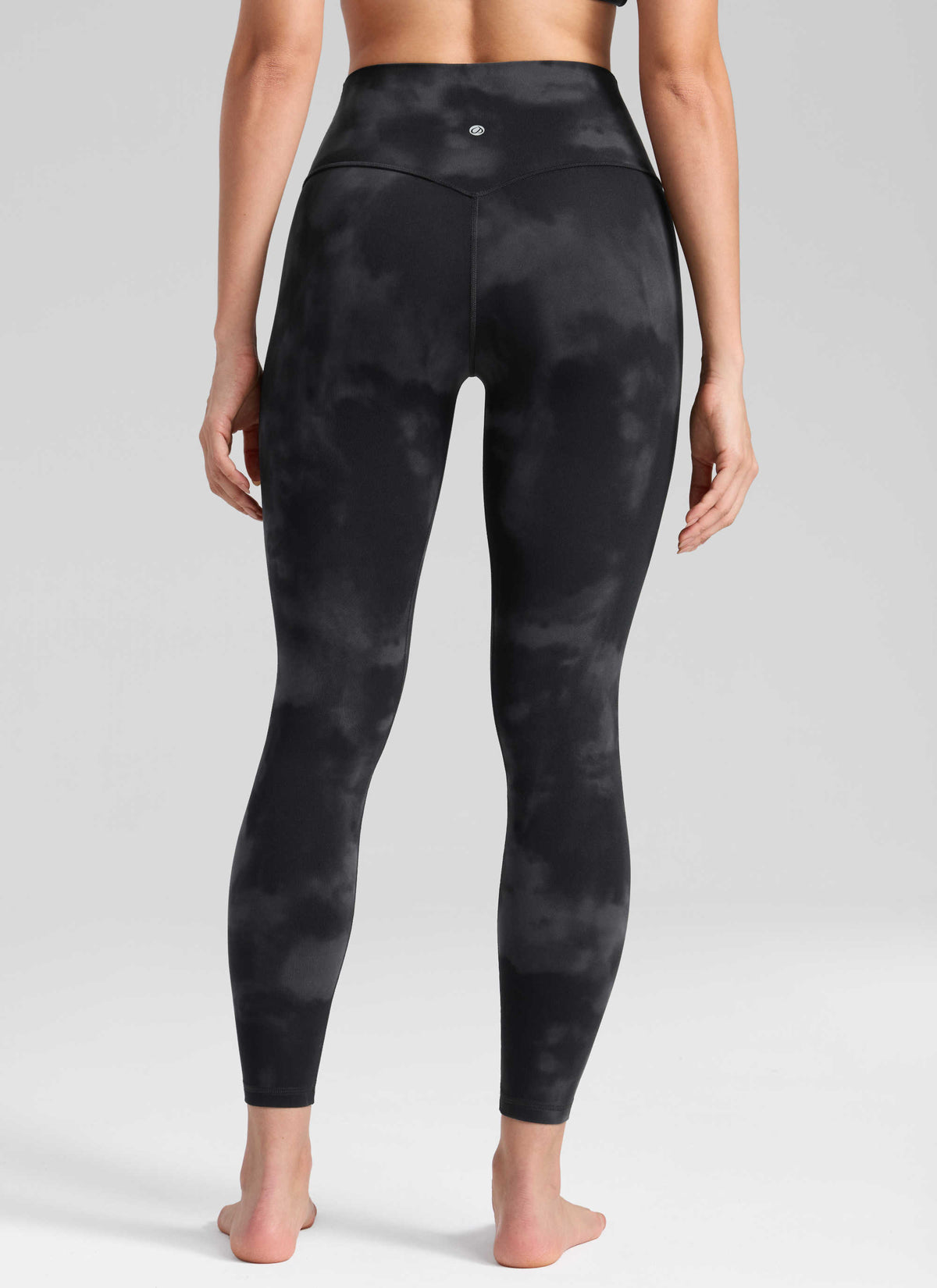 CRZ YOGA Women's Workout High Rise Butterlift Yoga Leggings 25'' Black Tie Dye Flowers @model_info:Bruna