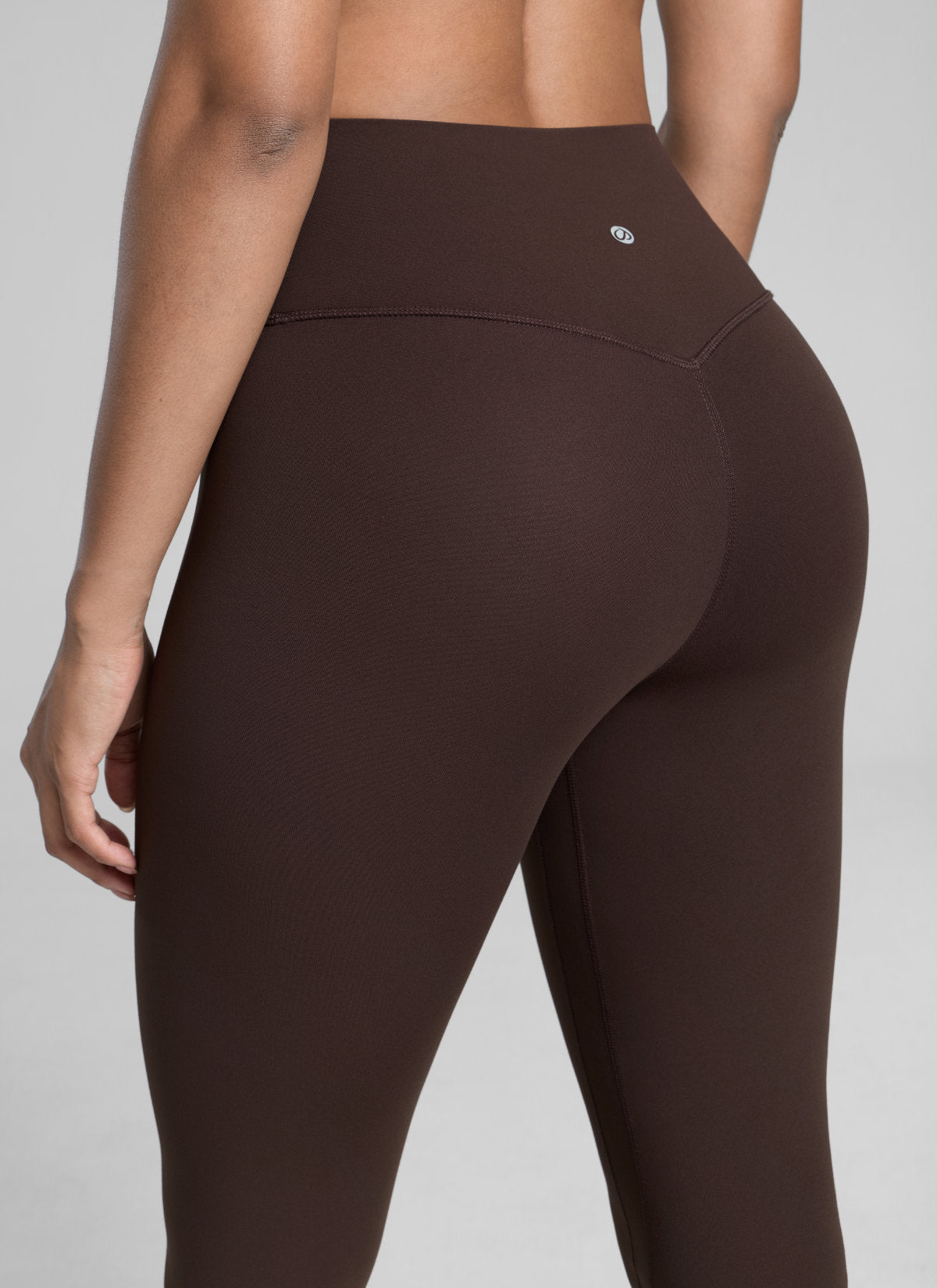 CRZ YOGA Women's Workout High Rise Butterlift Yoga Leggings 28'' Hot Fudge Brown @model_info:Barbara