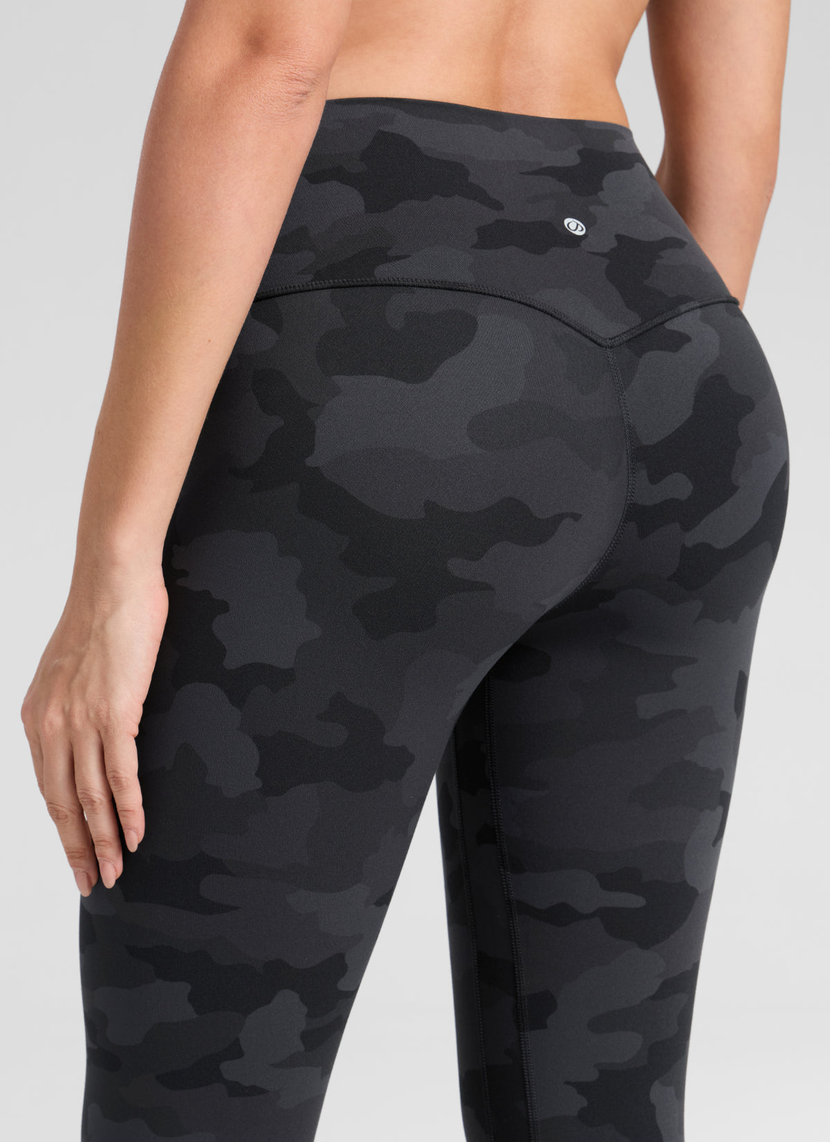 CRZ YOGA Women's Workout High Rise Butterlift Yoga Leggings 28'' Dark Grey Camouflage 2 @model_info:Bruna