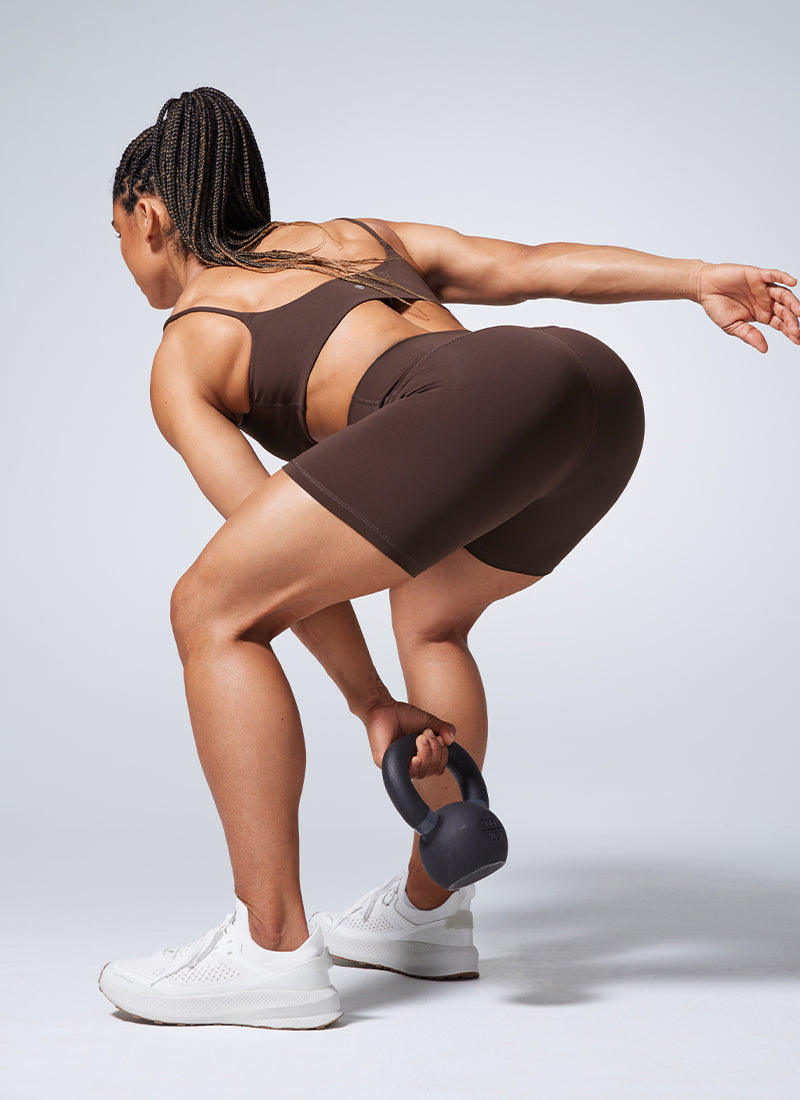 CRZ YOGA Women's Workout High Rise Biker Shorts Butterbreeze Shorts 6'' Hot Fudge Brown @model_info:Cintia