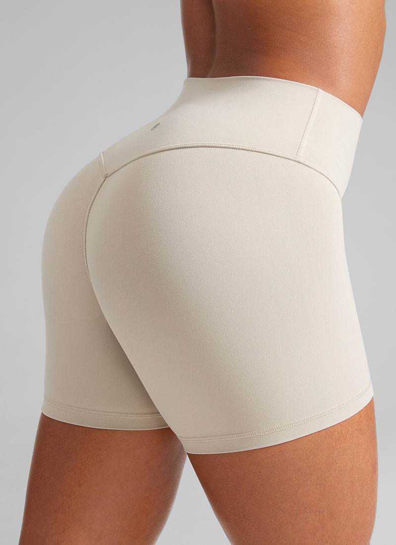 CRZ YOGA Womens Butterlift Scrunch Butt Atheletic Workout Biker Shorts Mojave Tan @model_info:Crystal