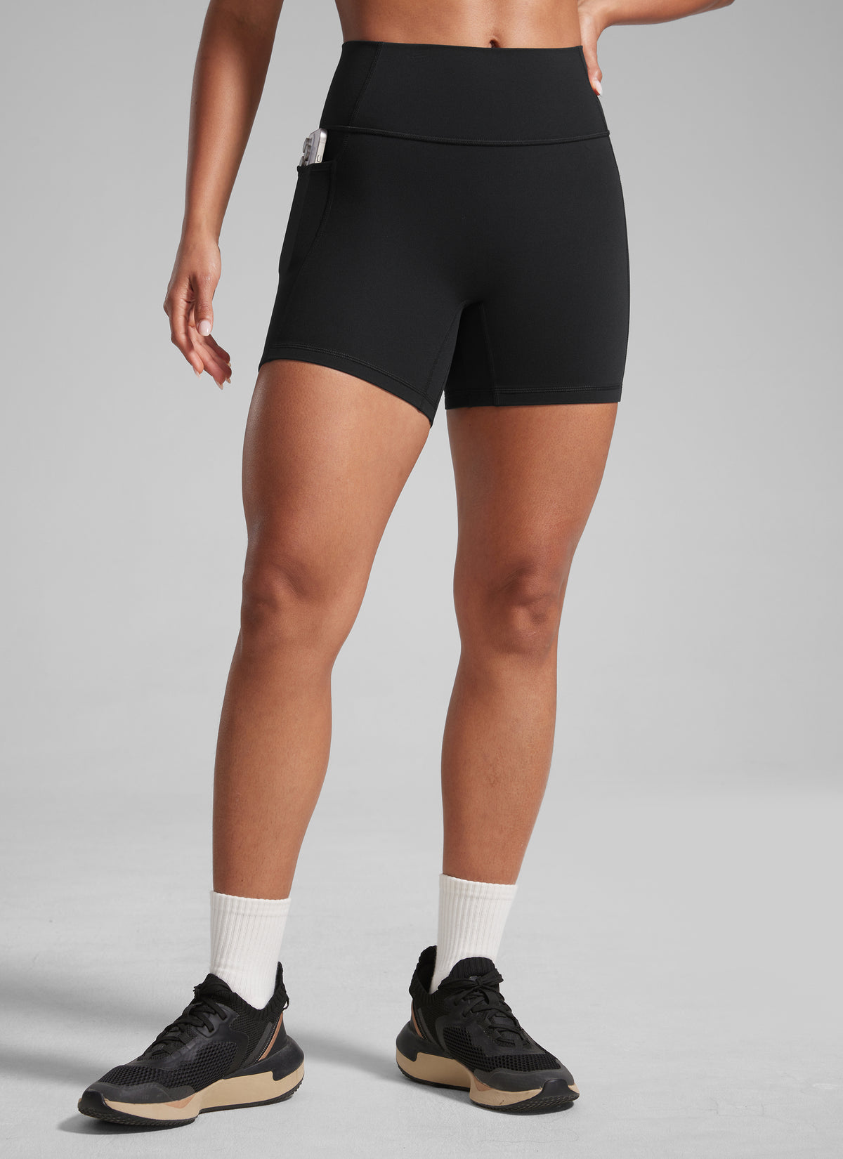 CRZ YOGA Butterlift Womens Scrunch Butt No Front Seam Pocket Biker Shorts 5'' Black @model_info:Crystal