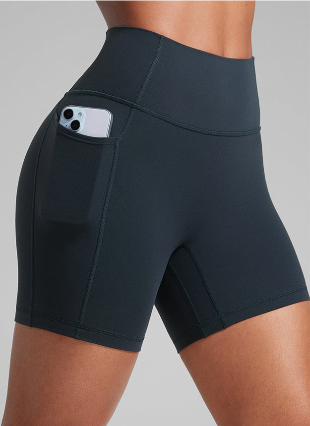 CRZ YOGA Butterlift Womens Scrunch Butt No Front Seam Pocket Biker Shorts 5'' True Navy @model_info:Crystal