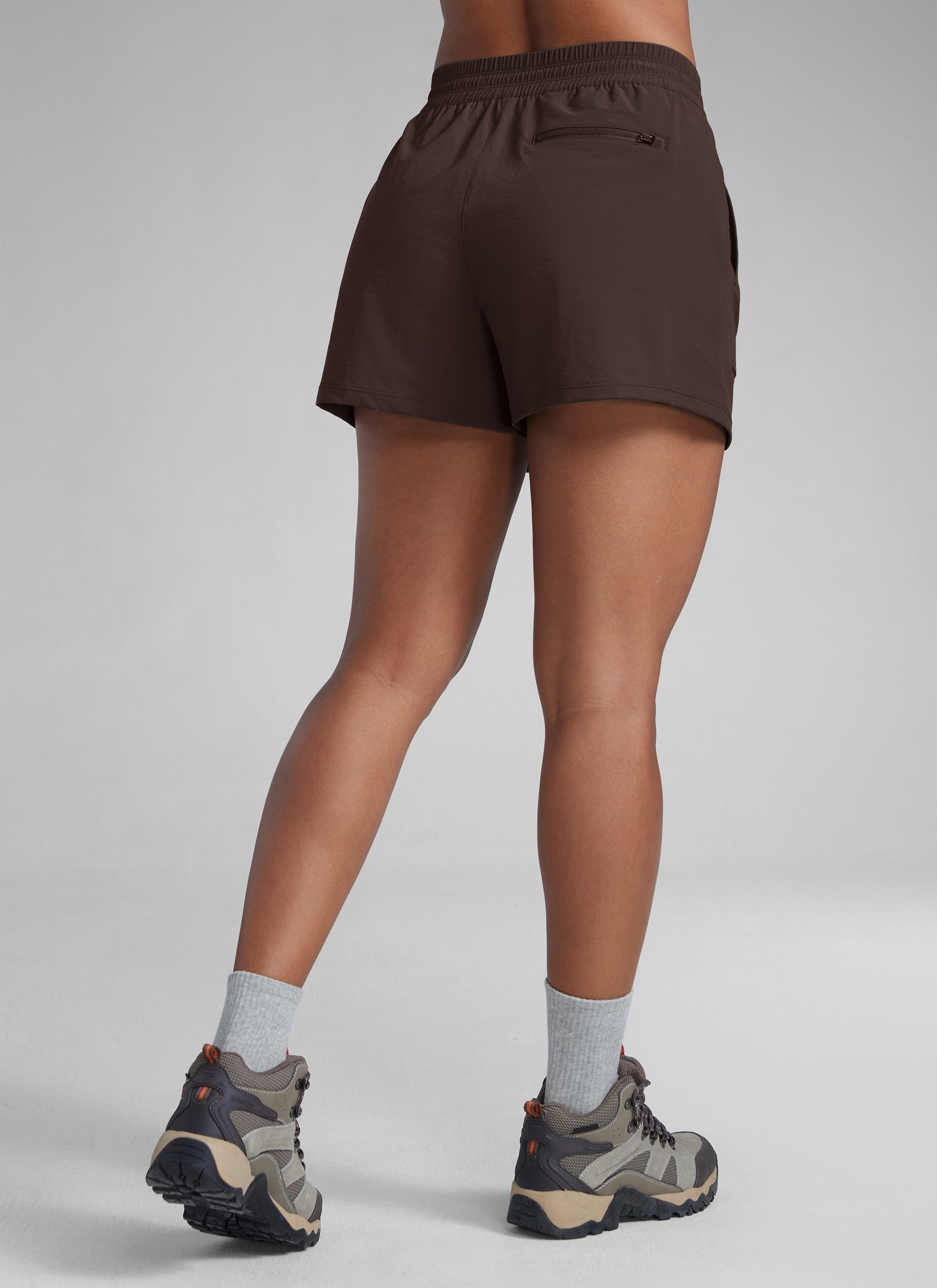 CRZYOGA Women's Lightweight Stretch Water-Repellent Hiking Pocket Short 3'' Hot Fudge Brown @model_info:Gigi