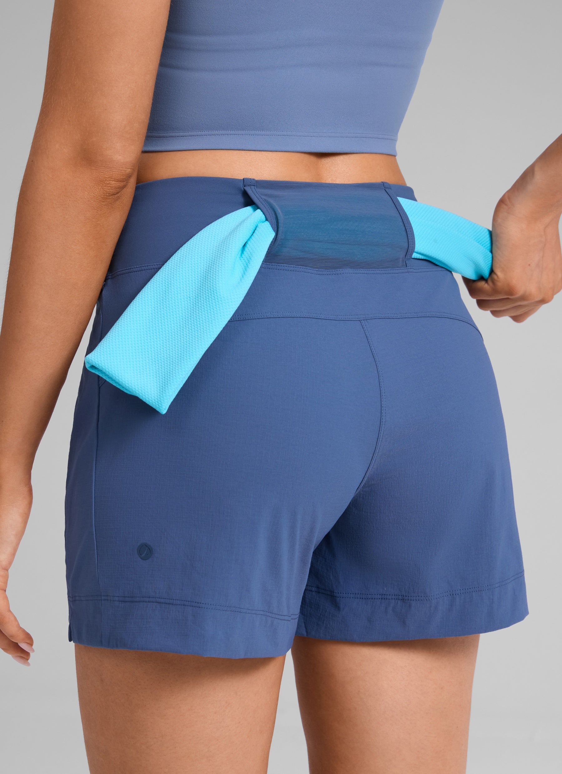 CRZ YOGA Women's Hiking Ripstop Mid-Rise Hiking Shorts Zip Pockets 4'' Pitch Blue @model_info:Lary