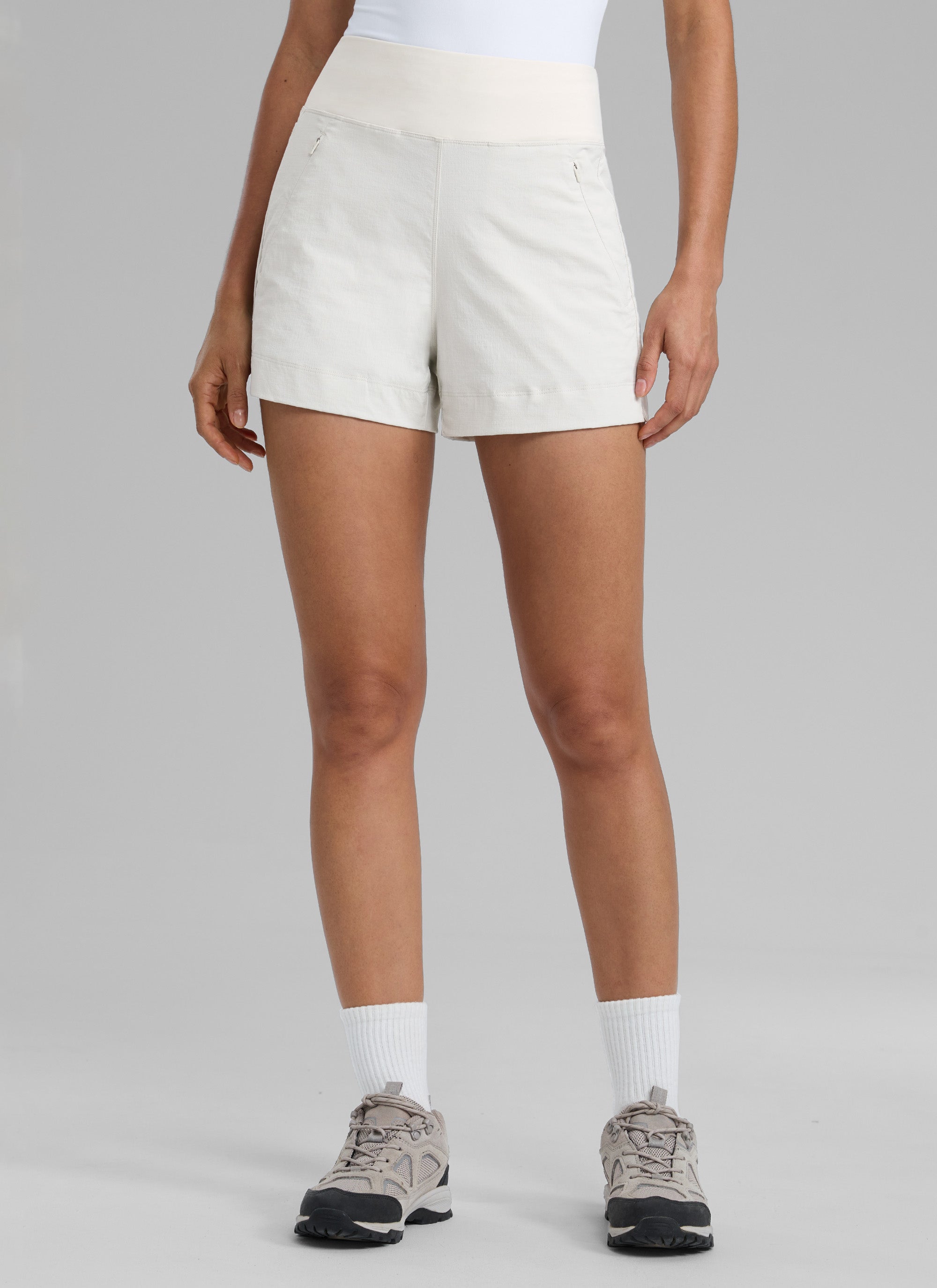 CRZ YOGA Women's Hiking Ripstop Mid-Rise Hiking Shorts Zip Pockets 4'' Milky White @model_info:Larissa