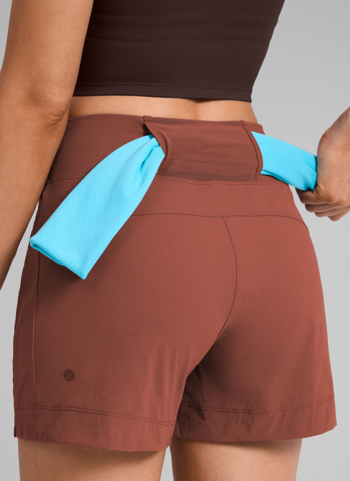 CRZ YOGA Women's Hiking Ripstop Mid-Rise Hiking Shorts Zip Pockets 4'' The Cognac Brown @model_info:S3