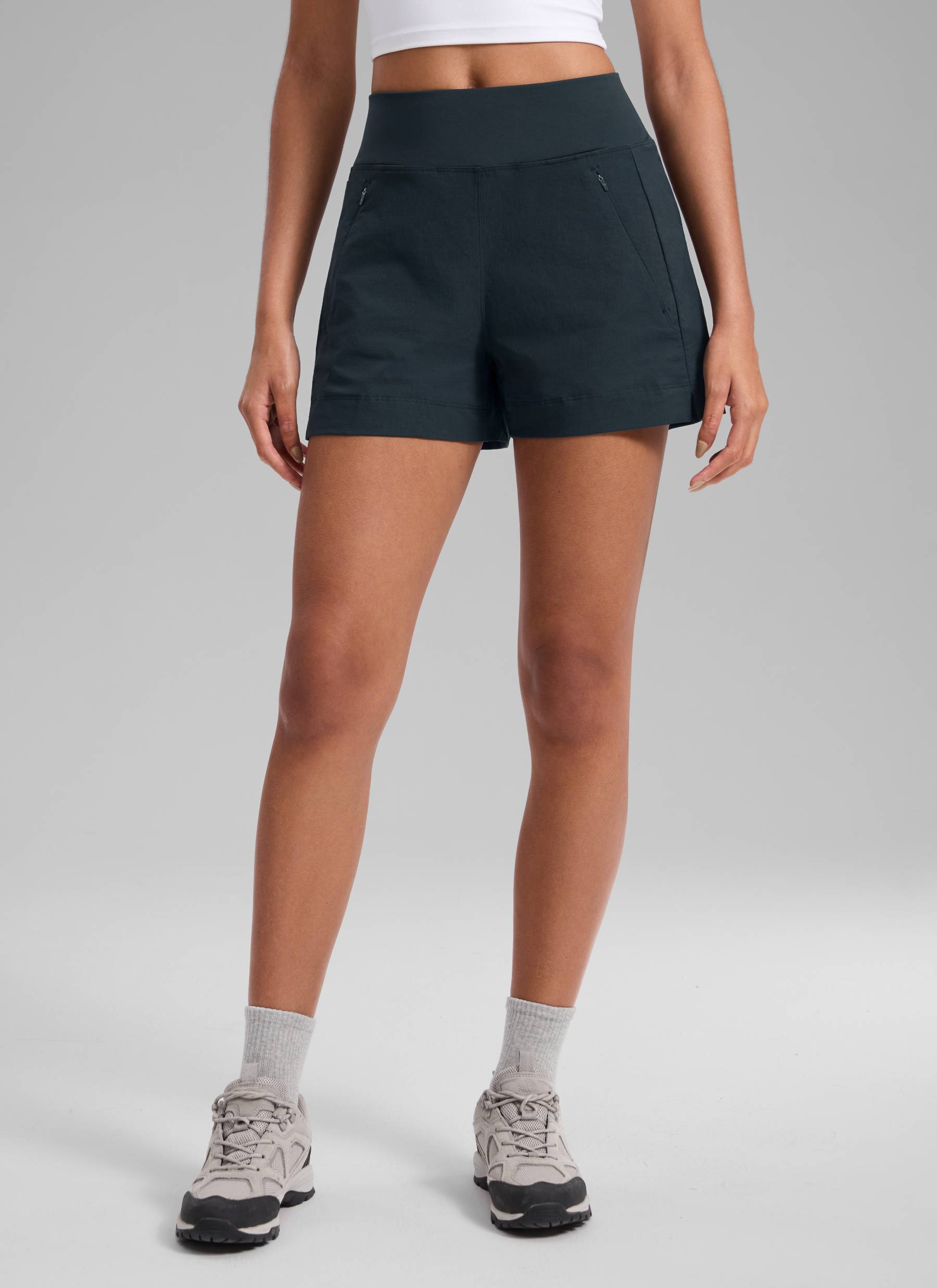 CRZ YOGA Women's Hiking Ripstop Mid-Rise Hiking Shorts Zip Pockets 4'' True Navy @model_info:Samira