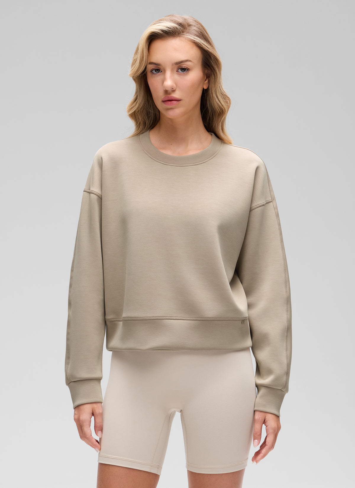 CRZ YOGA Womens SoftAura Basic Casual Sweat Shirt Crew Neck Pullover Oak @model_info:Anna