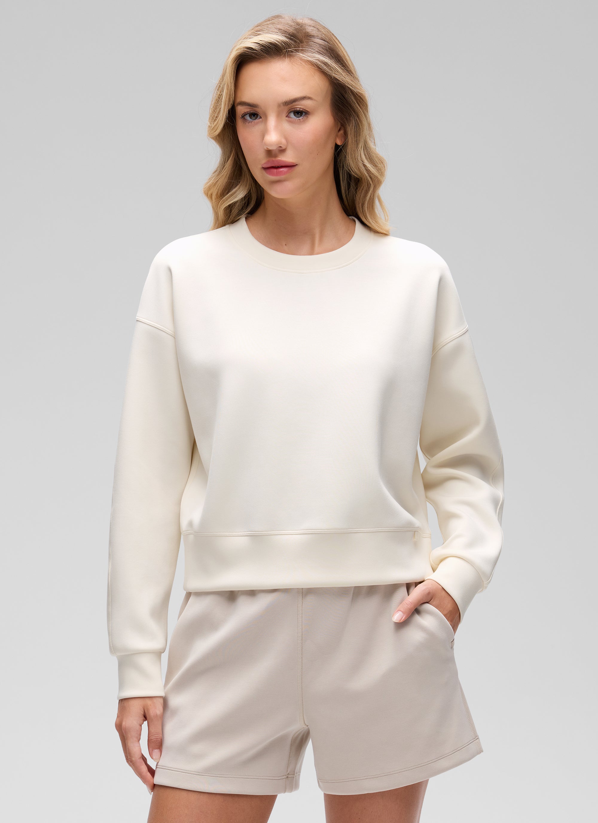 CRZ YOGA Womens SoftAura Basic Casual Sweat Shirt Crew Neck Pullover White Apricot @model_info:Anna