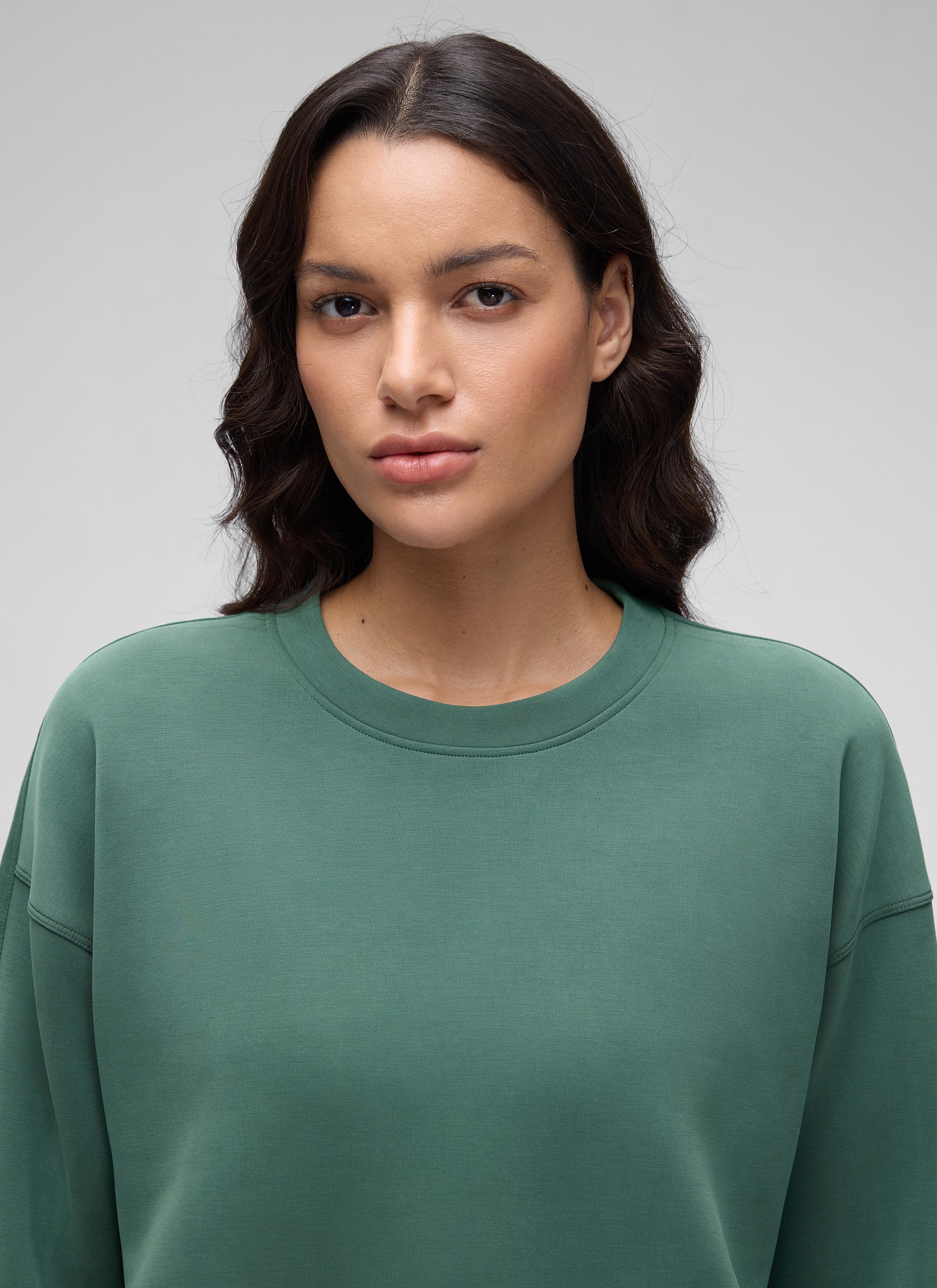 CRZ YOGA Womens SoftAura Basic Casual Sweat Shirt Crew Neck Pullover Dark Forest Green @model_info:J